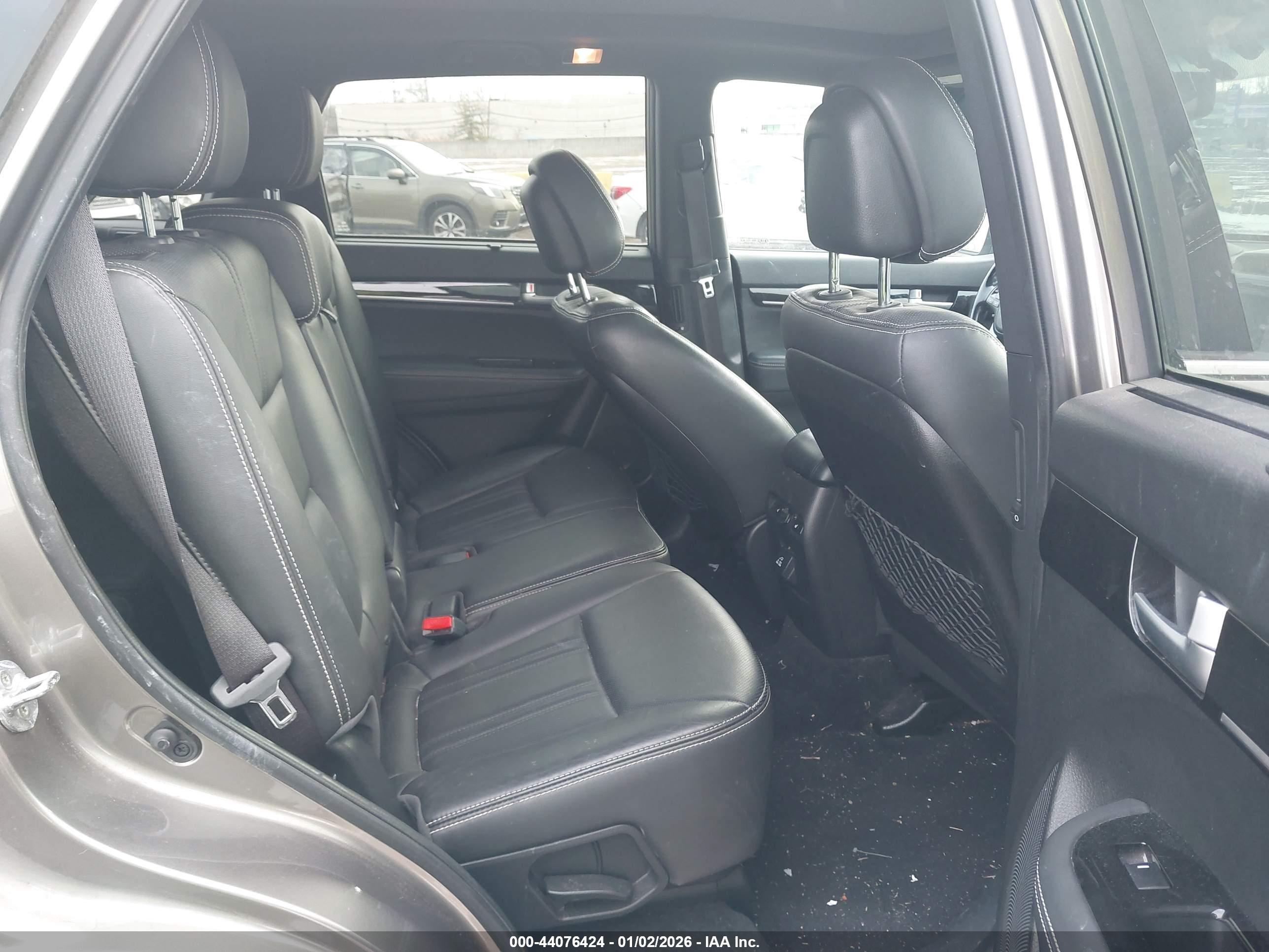 KIA SORENTO image 8