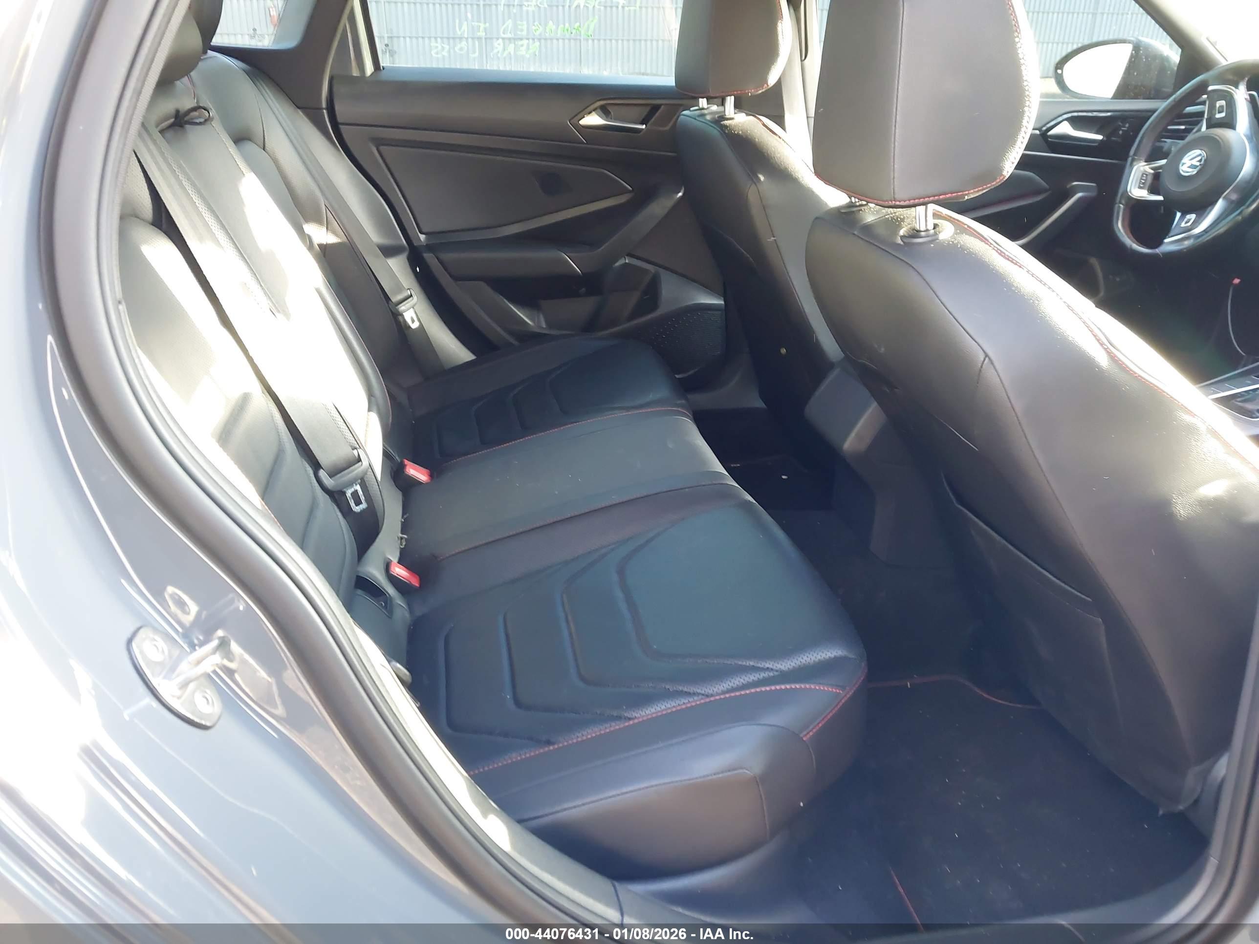 VOLKSWAGEN JETTA image 8