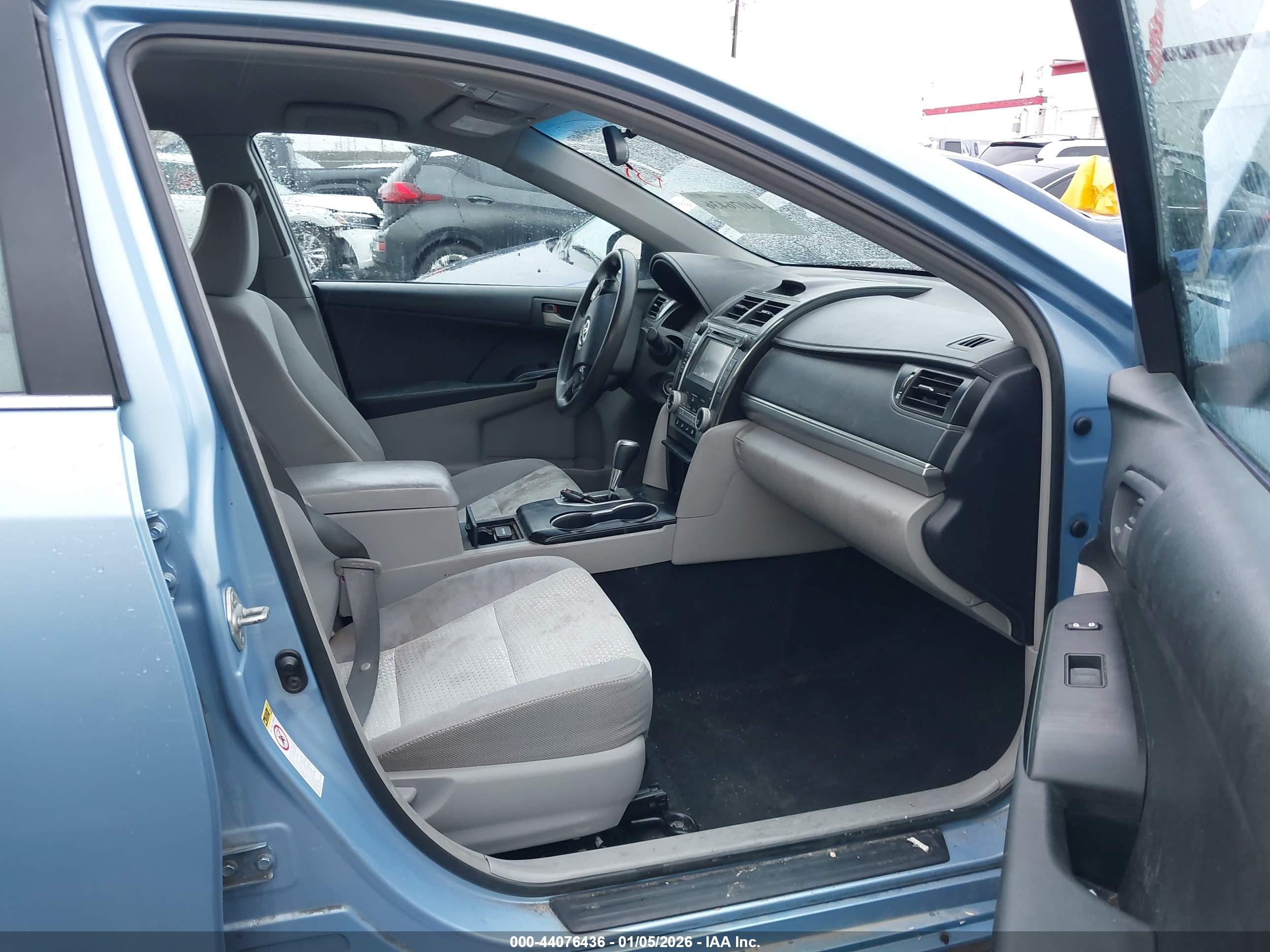 TOYOTA CAMRY image 5