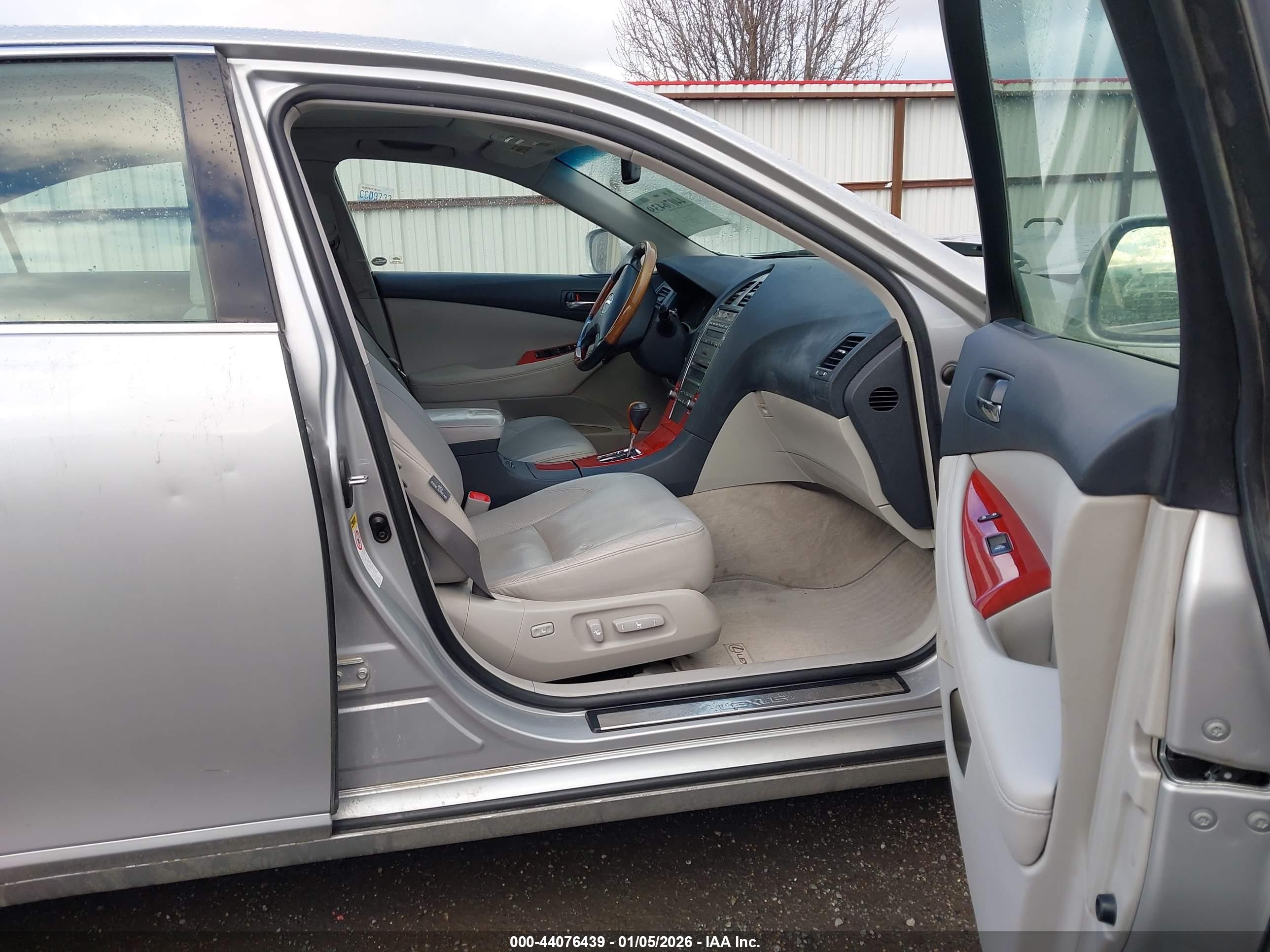 LEXUS ES image 5