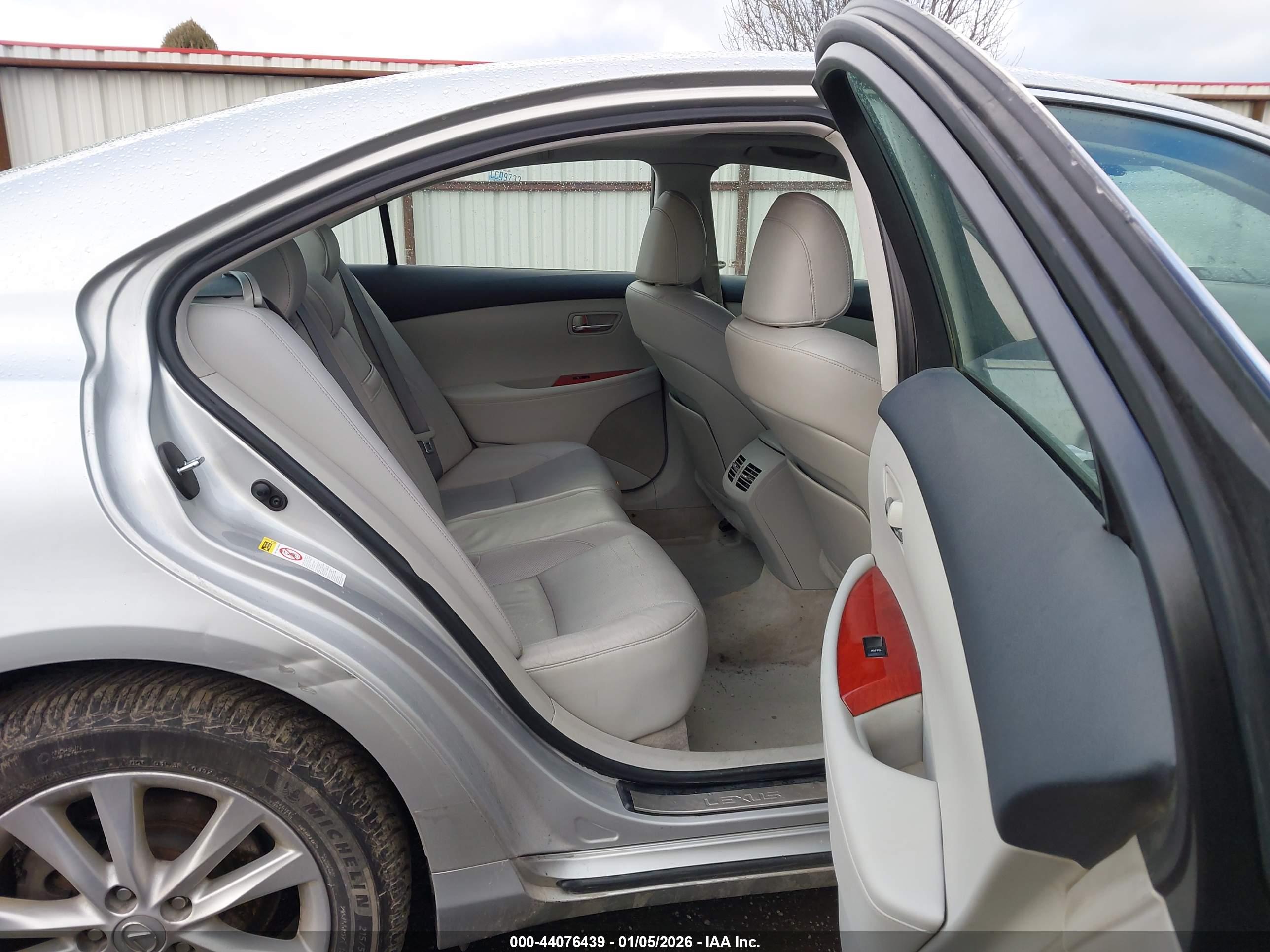 LEXUS ES image 8
