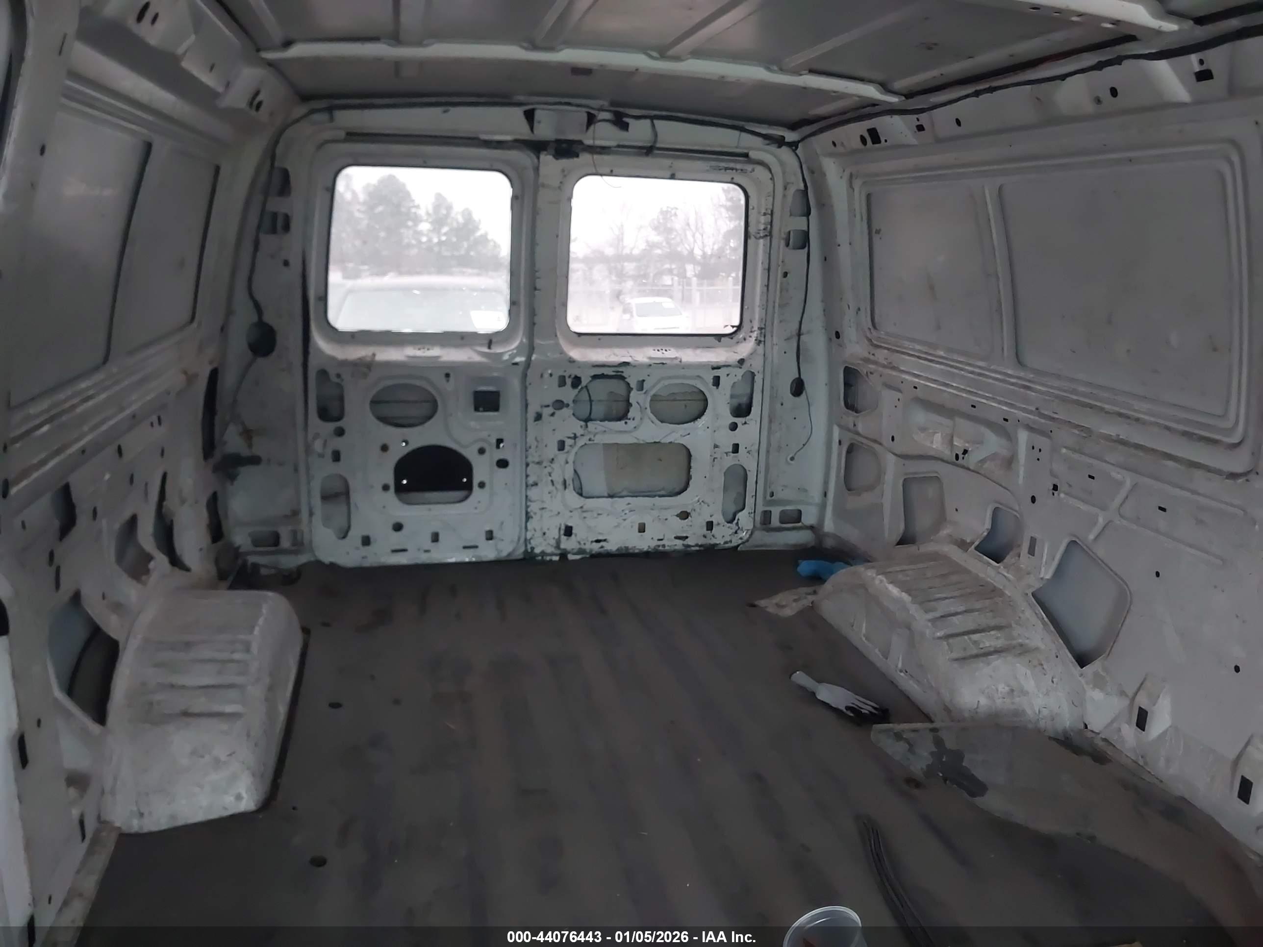 FORD E-250 image 8