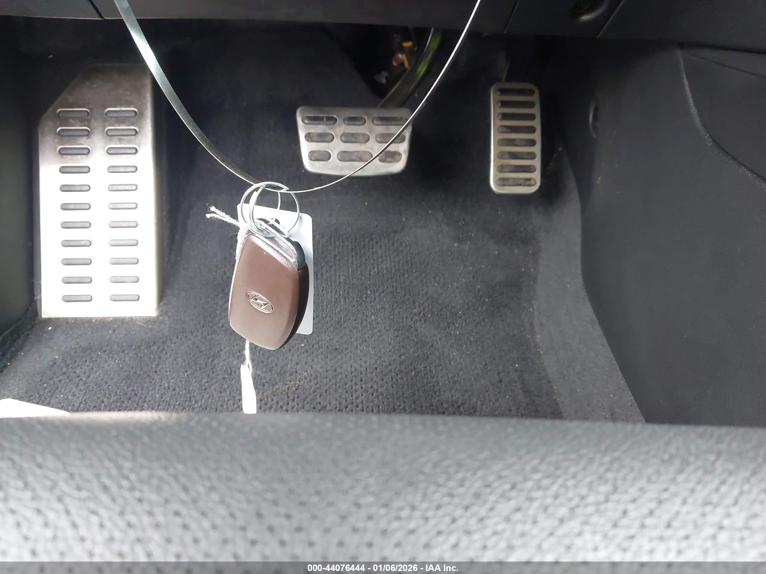 HYUNDAI ELANTRA image 11