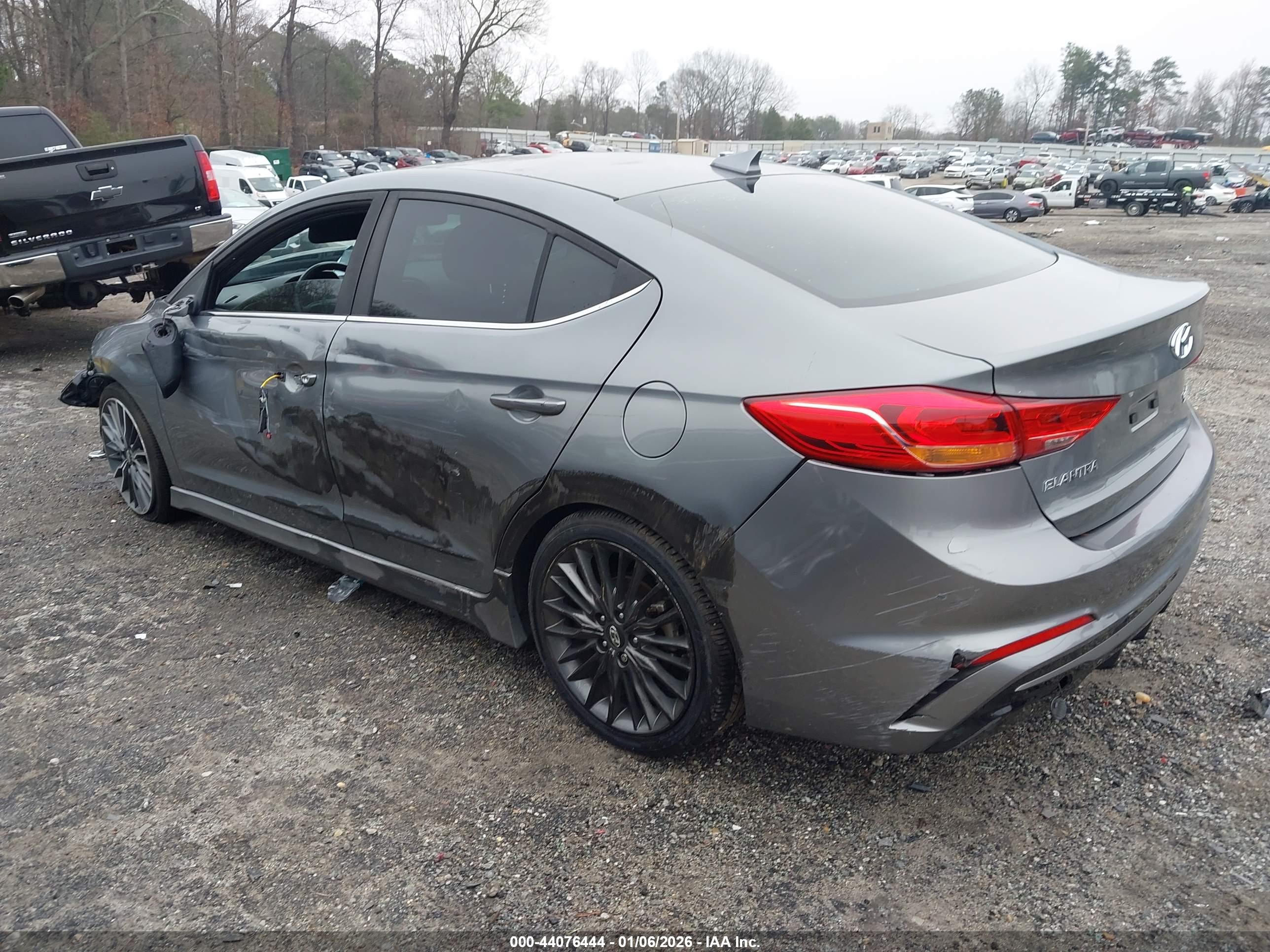 HYUNDAI ELANTRA image 3