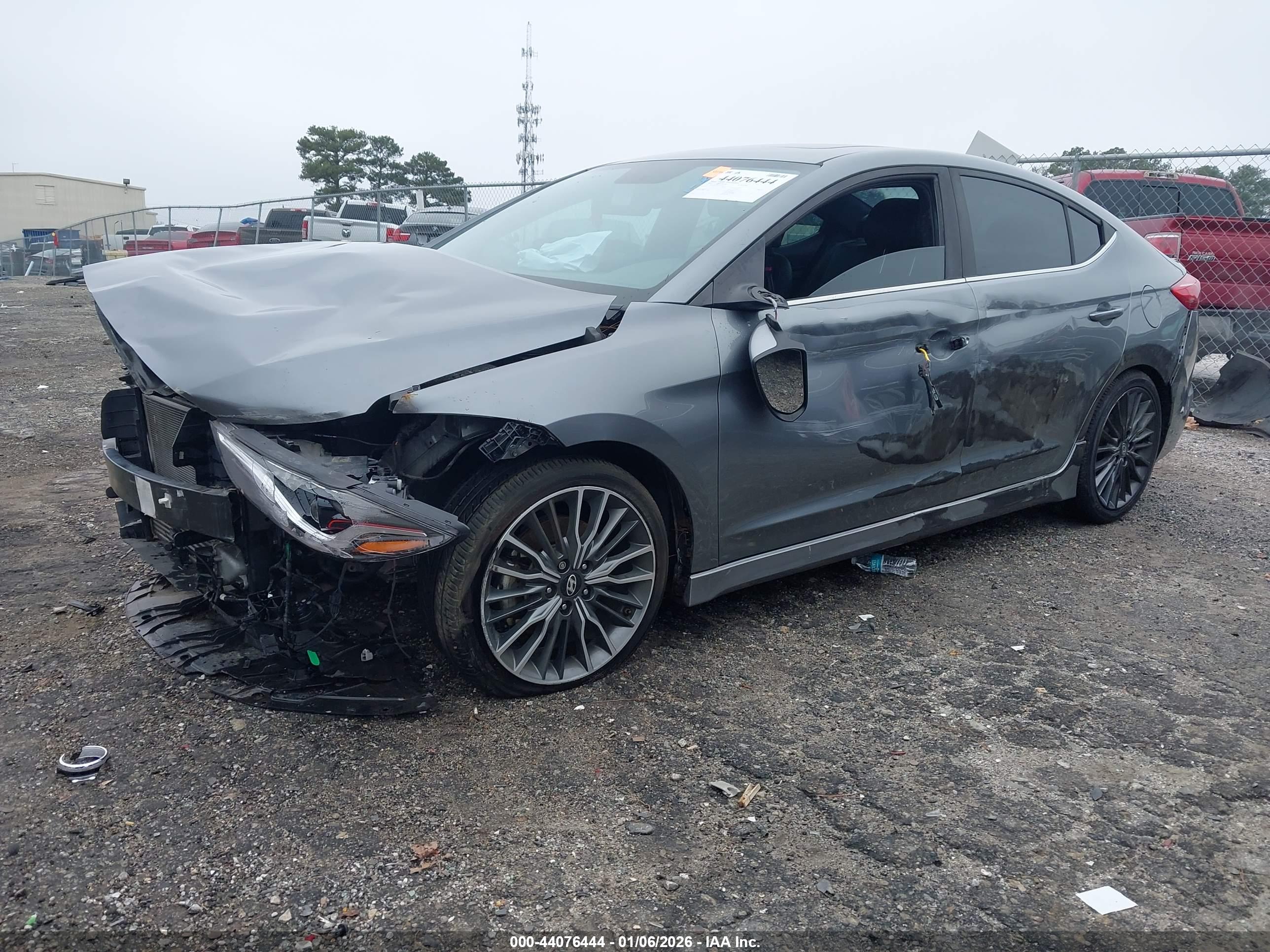 HYUNDAI ELANTRA image 6