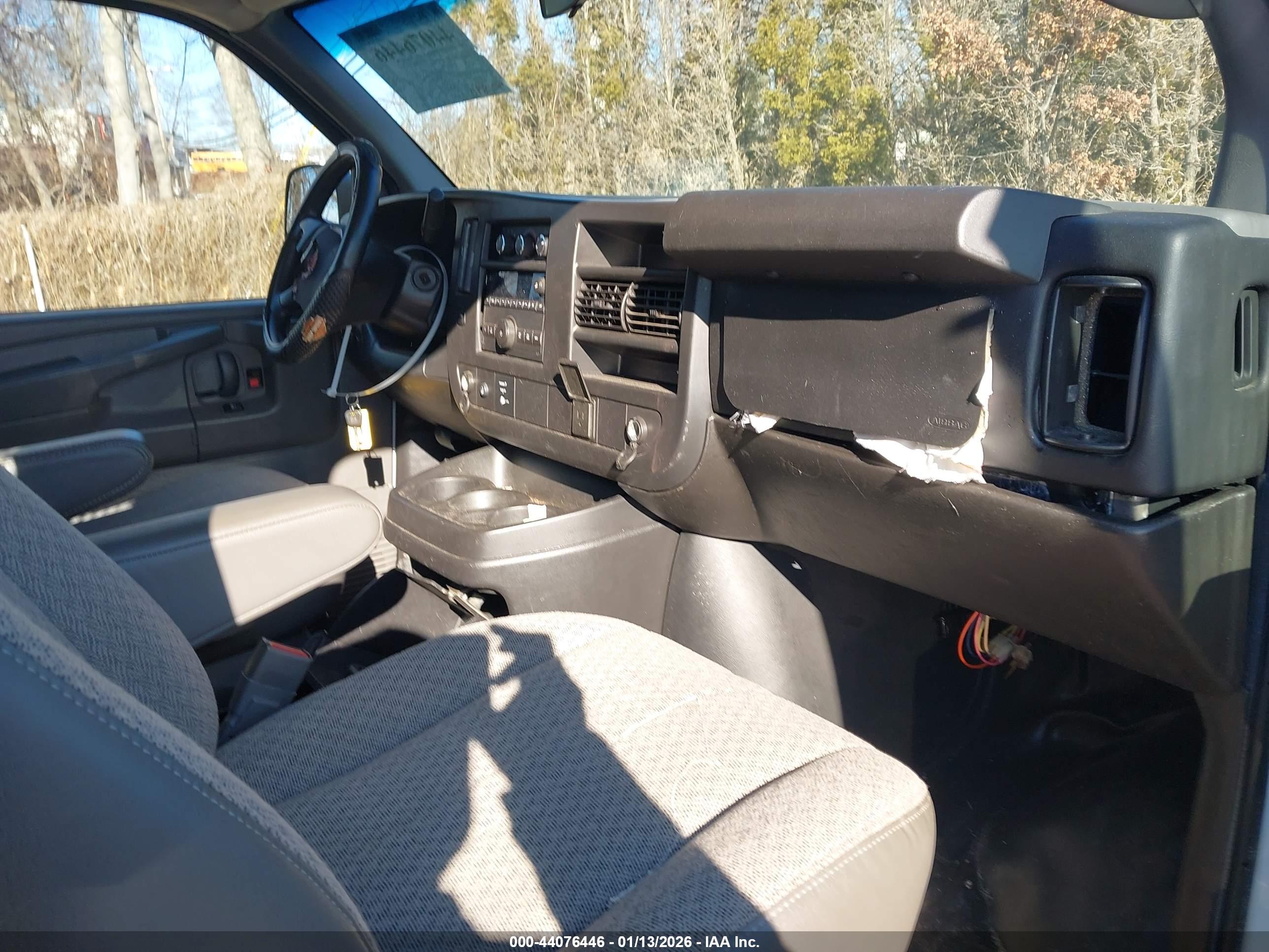 GMC SAVANA image 5