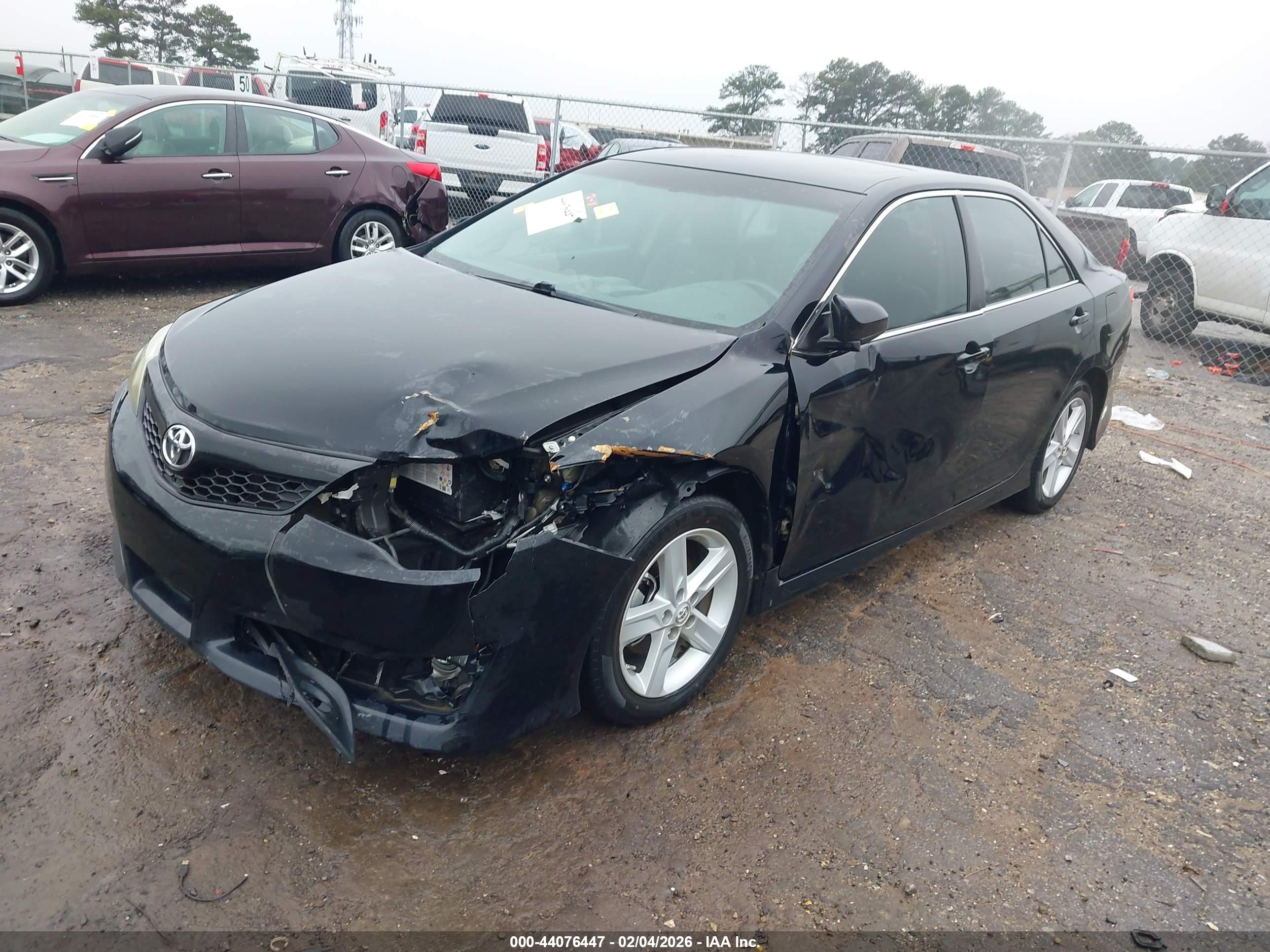 TOYOTA CAMRY image 2