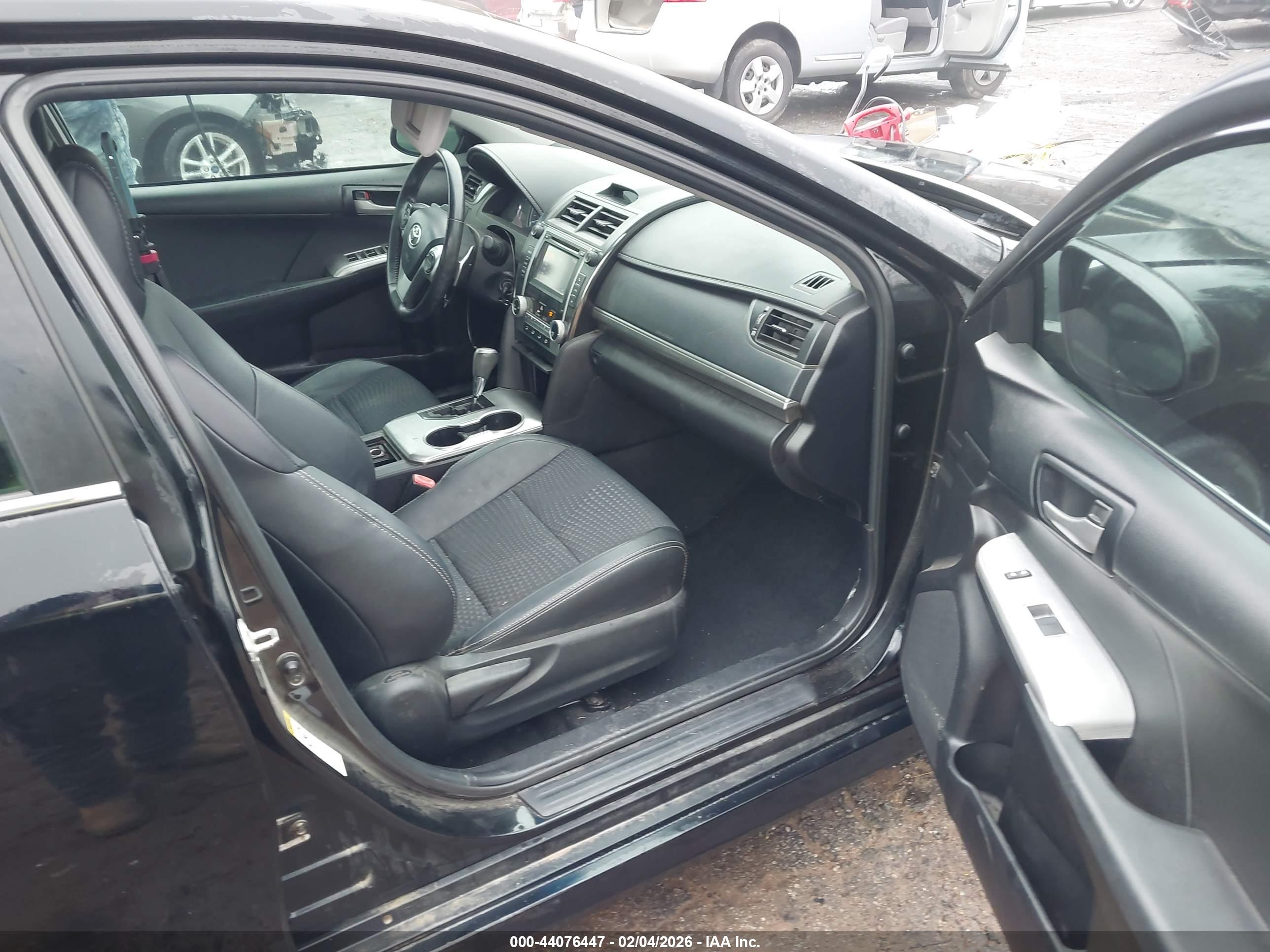 TOYOTA CAMRY image 5