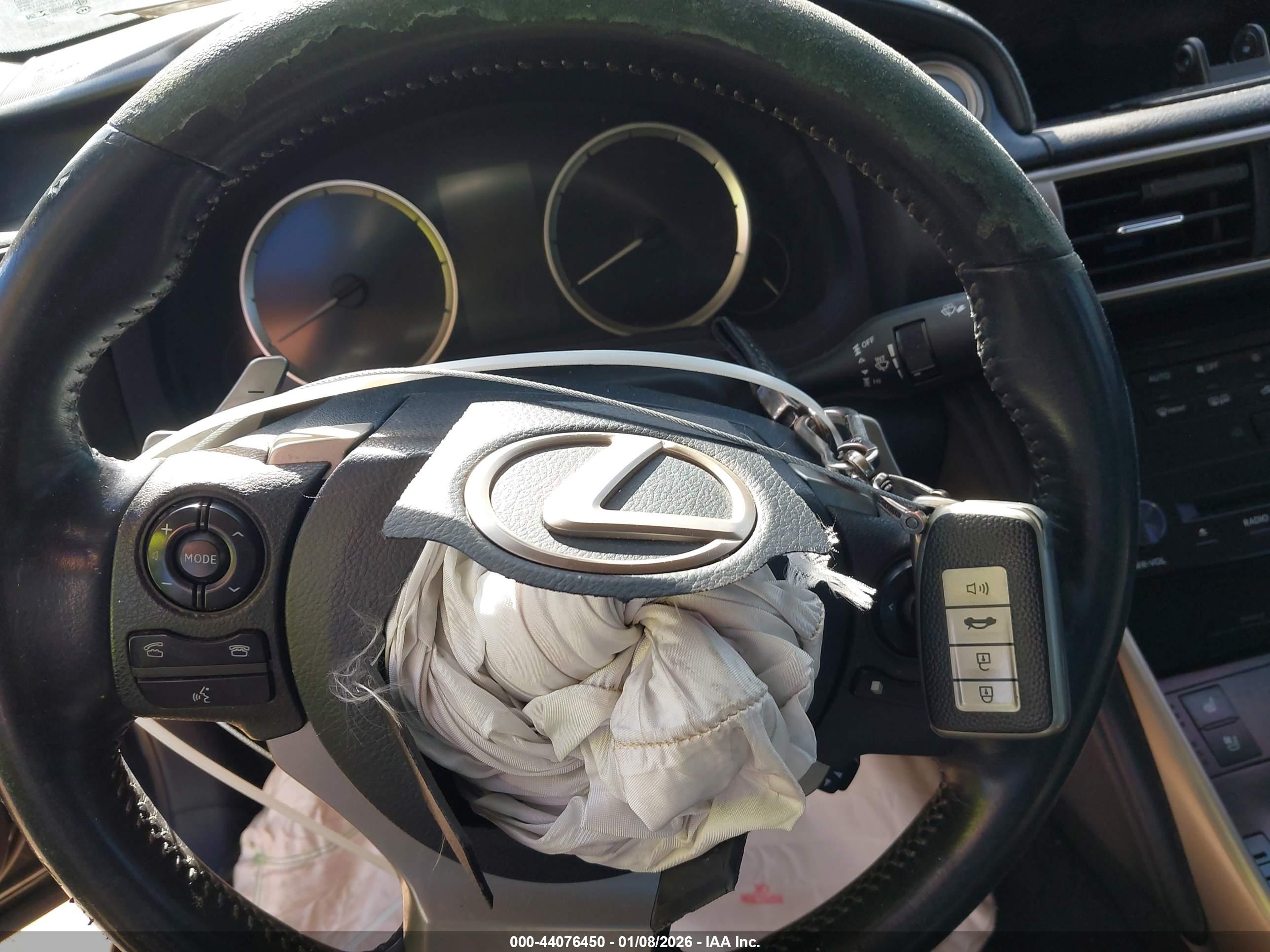 LEXUS IS image 11