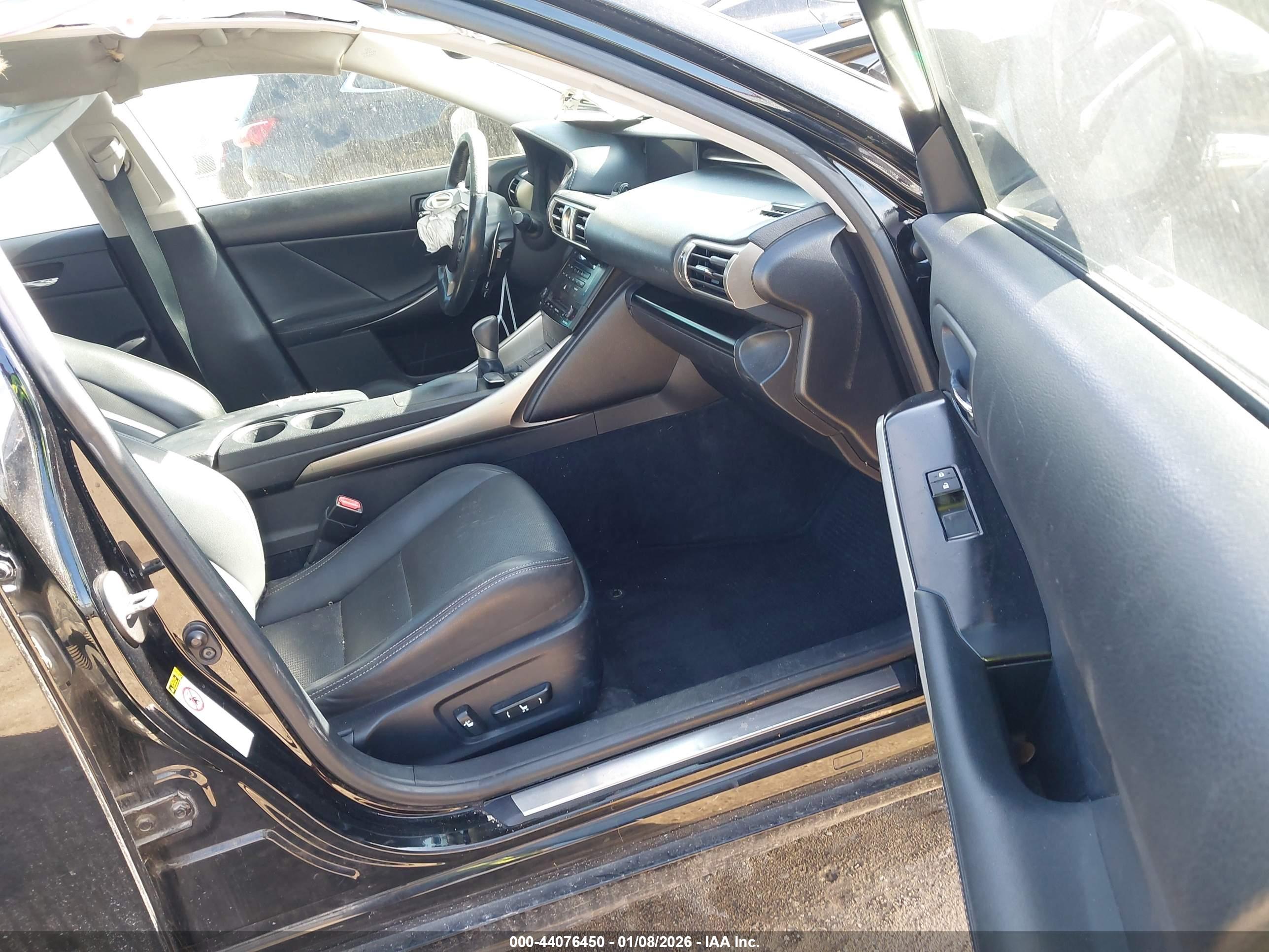 LEXUS IS image 5
