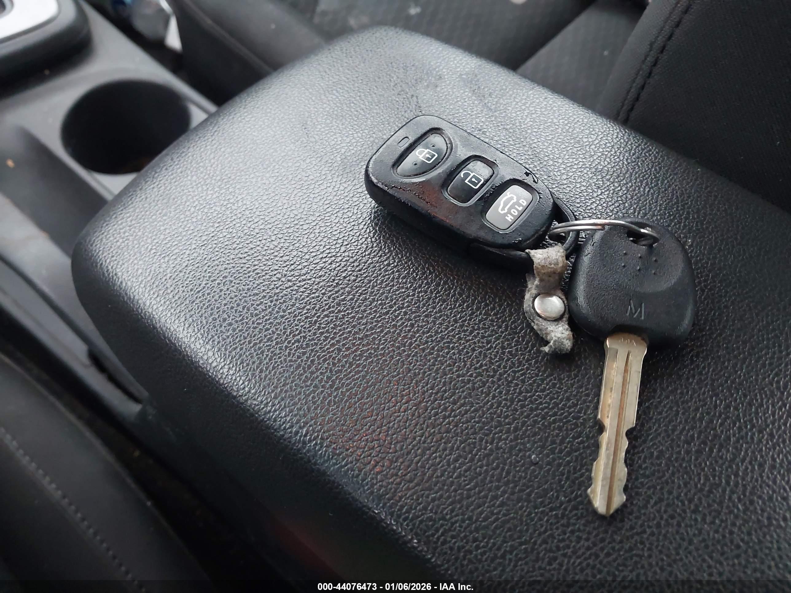 HYUNDAI ELANTRA image 11