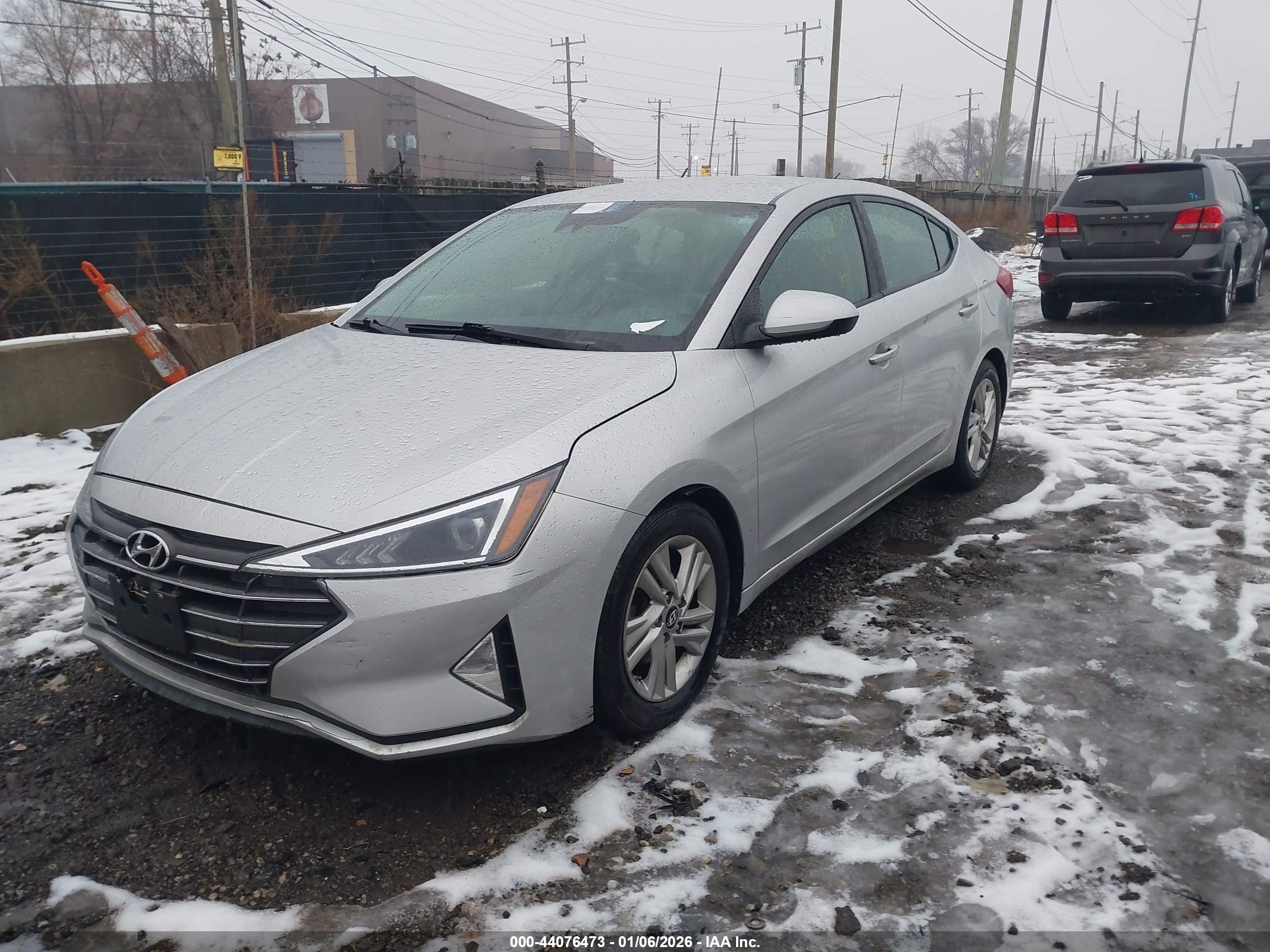 HYUNDAI ELANTRA image 2