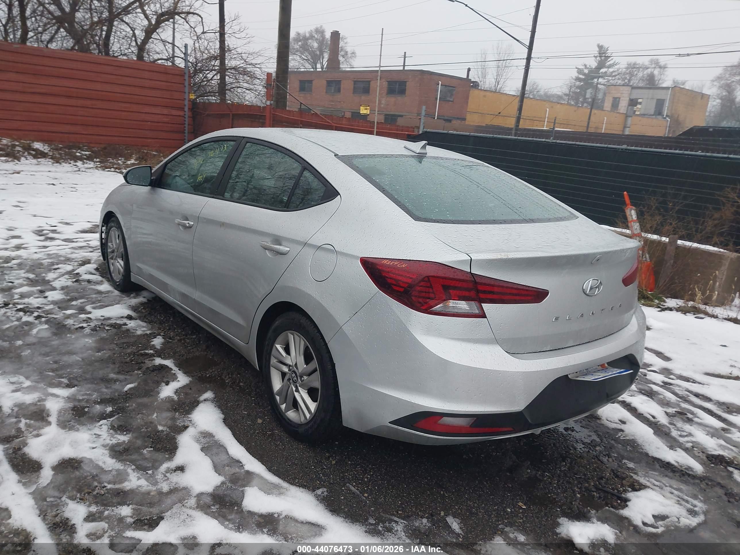 HYUNDAI ELANTRA image 3