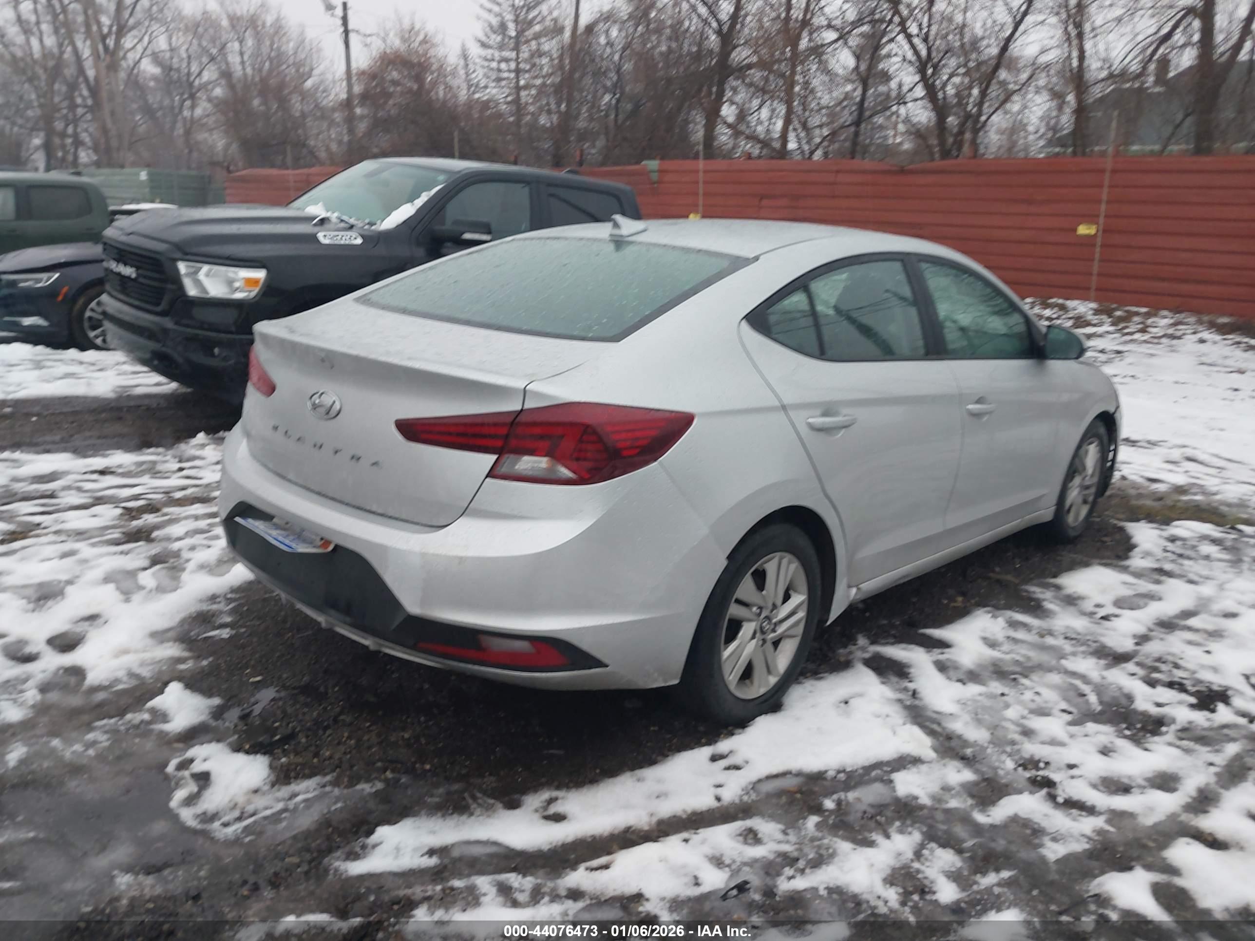 HYUNDAI ELANTRA image 4