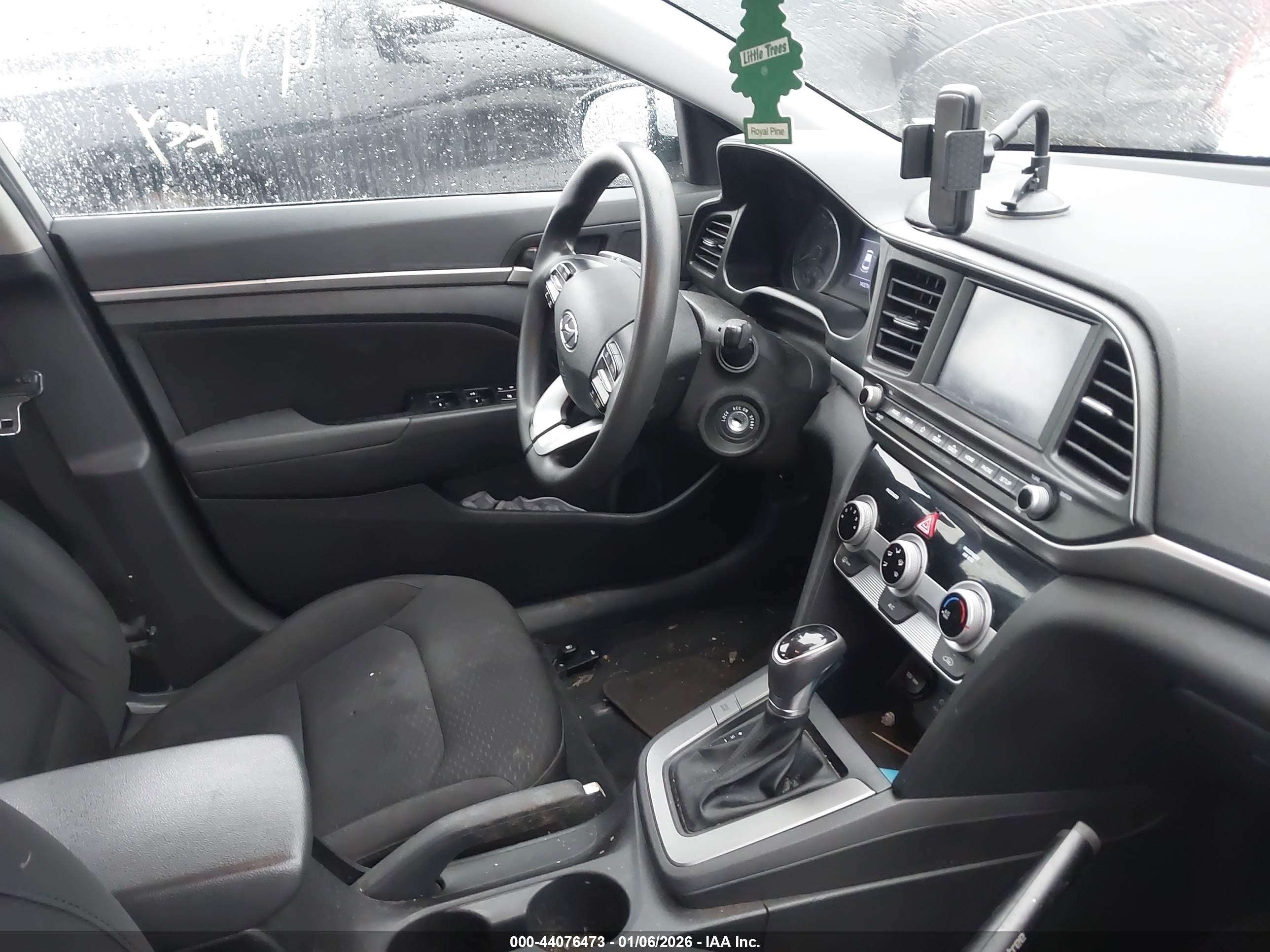 HYUNDAI ELANTRA image 5