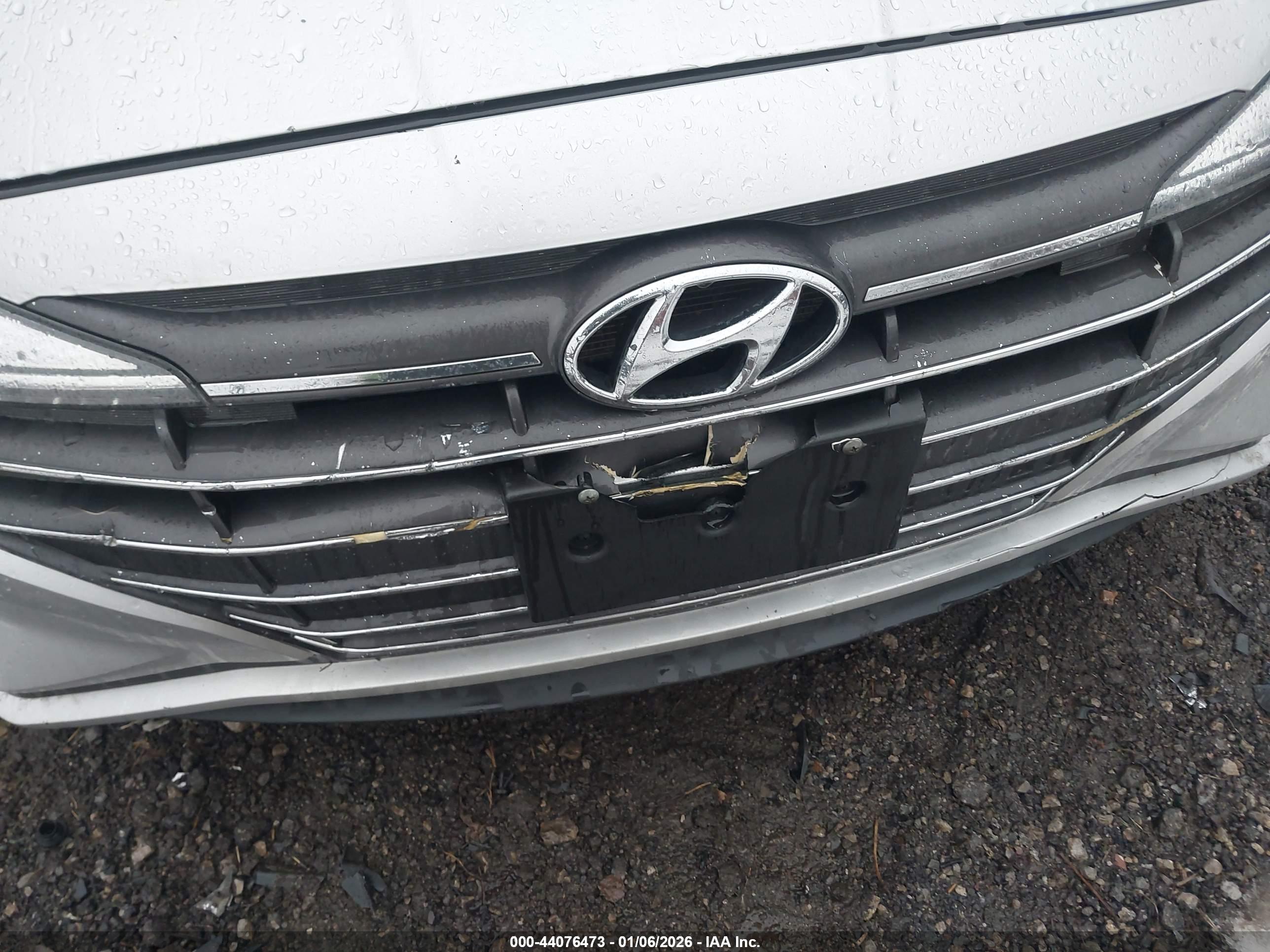 HYUNDAI ELANTRA image 6