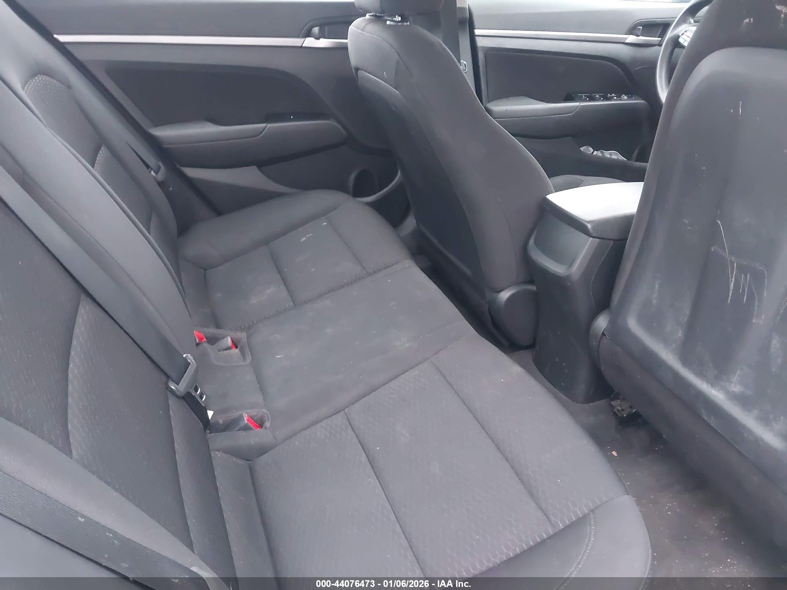 HYUNDAI ELANTRA image 8