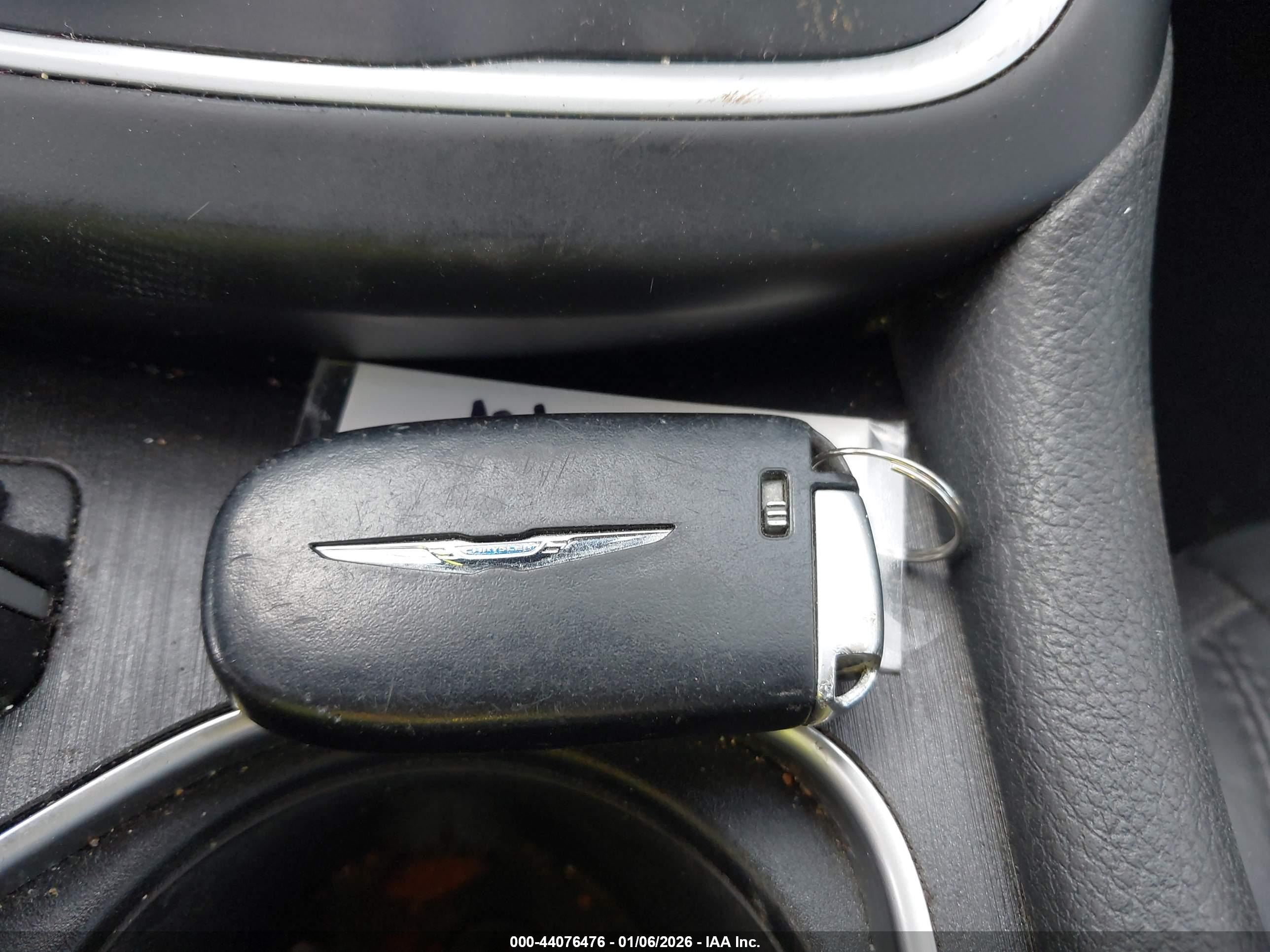 CHRYSLER 200 image 11