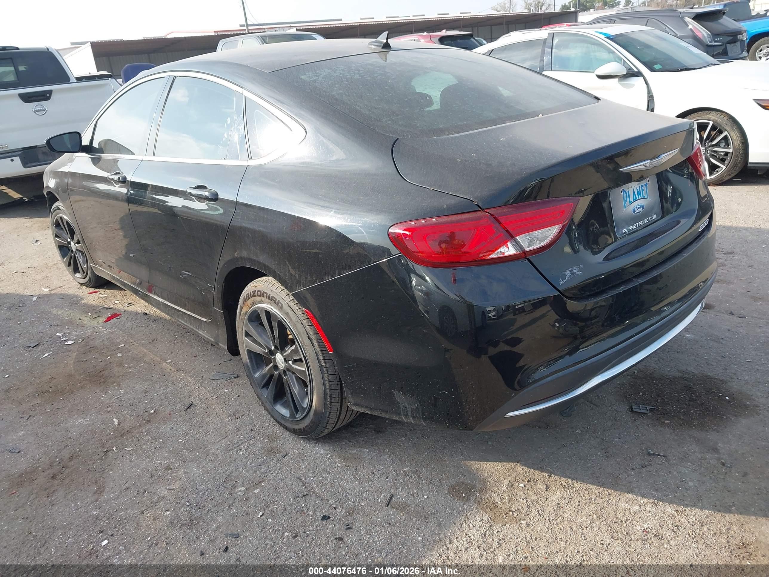 CHRYSLER 200 image 3