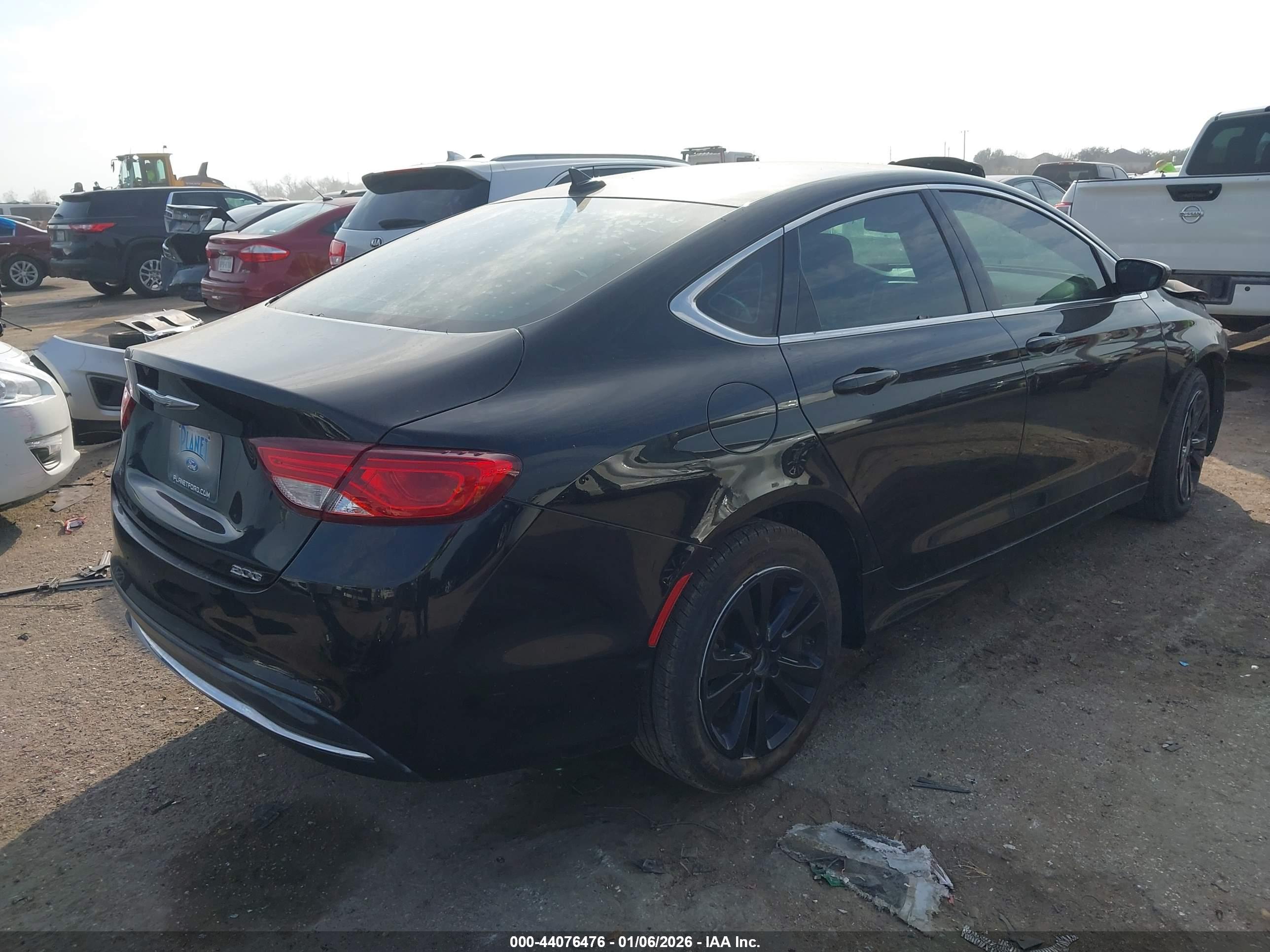 CHRYSLER 200 image 4