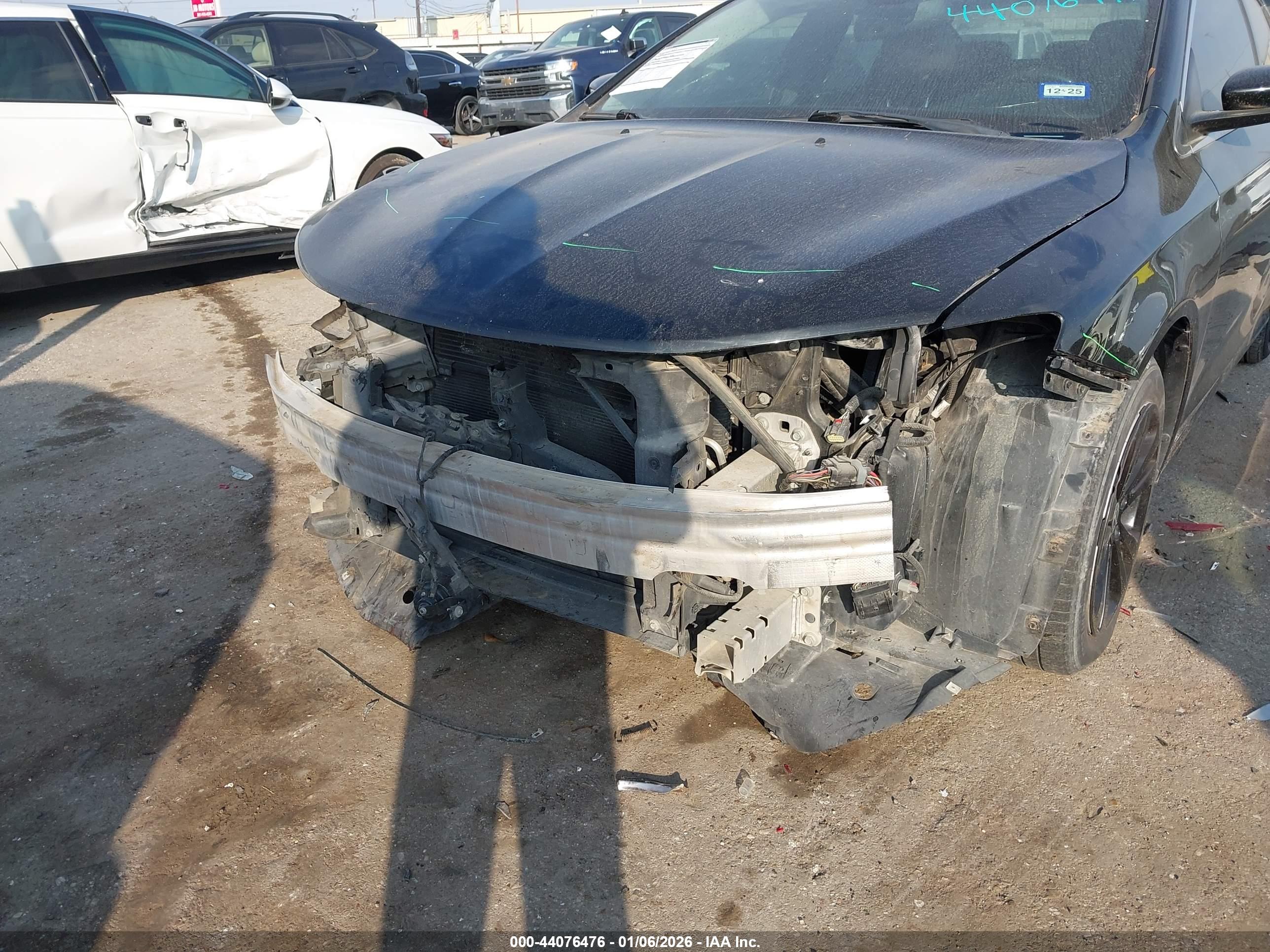CHRYSLER 200 image 6