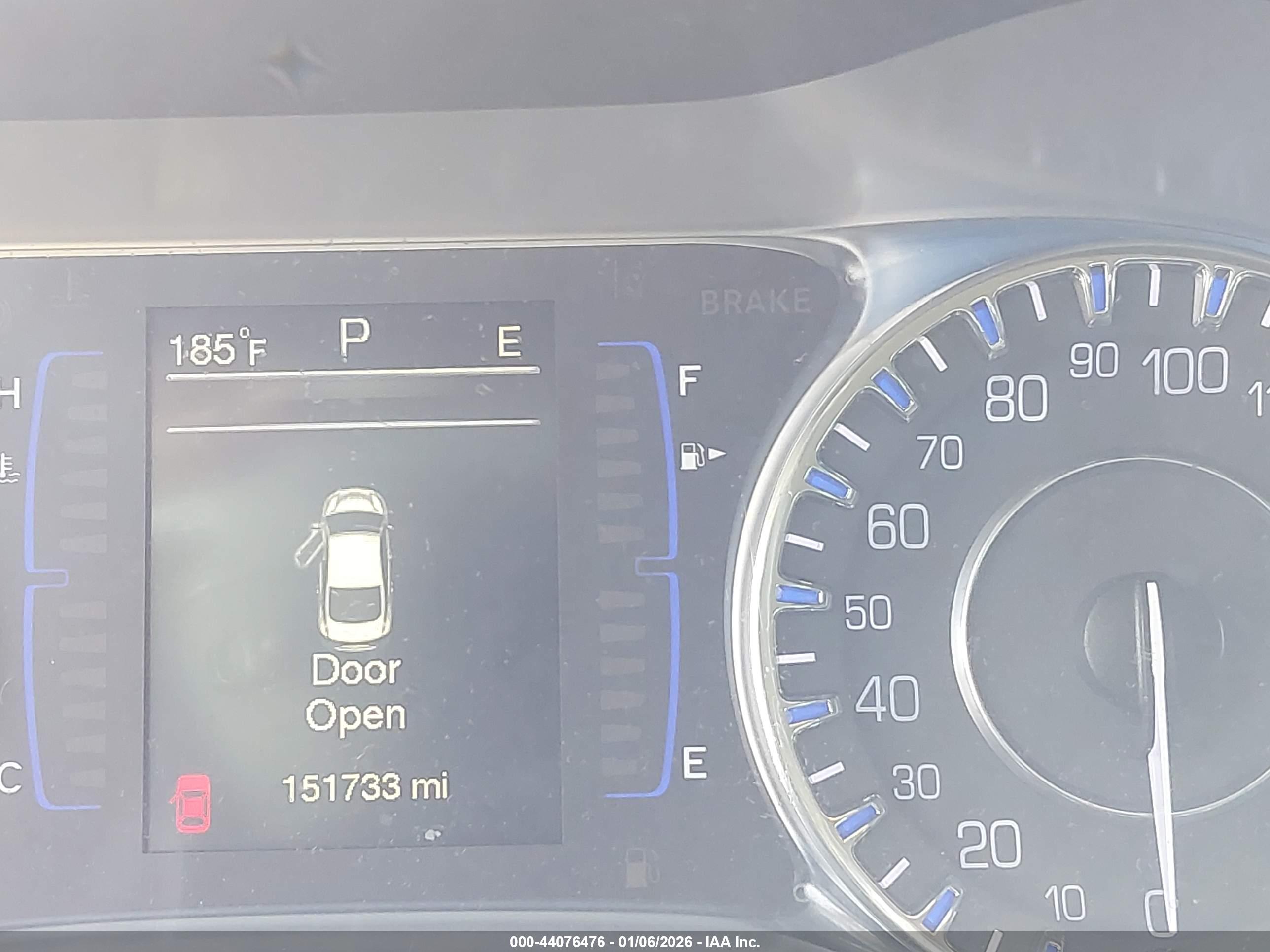 CHRYSLER 200 image 7