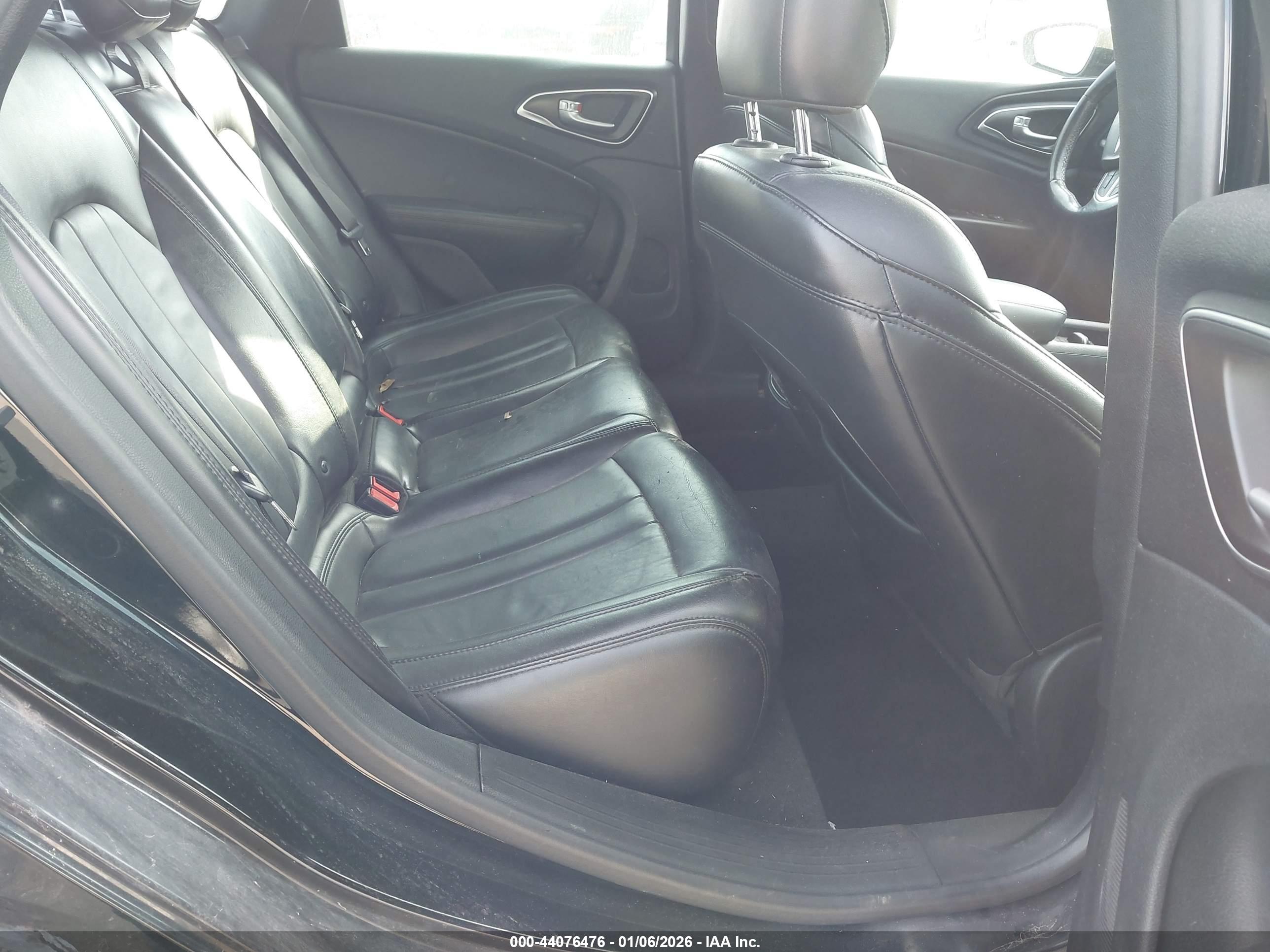 CHRYSLER 200 image 8