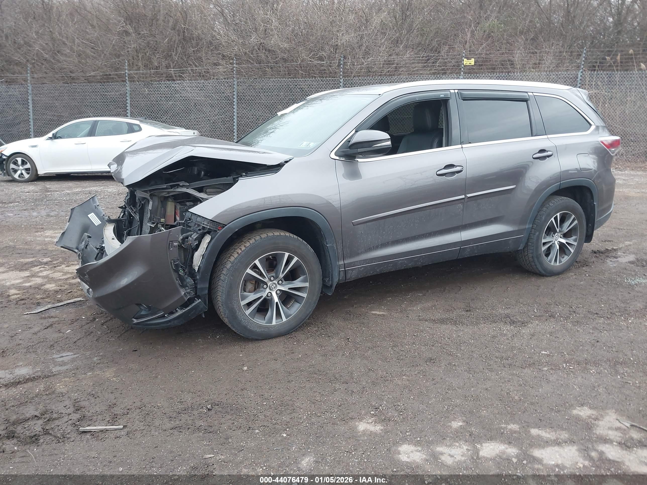 TOYOTA HIGHLANDER image 2