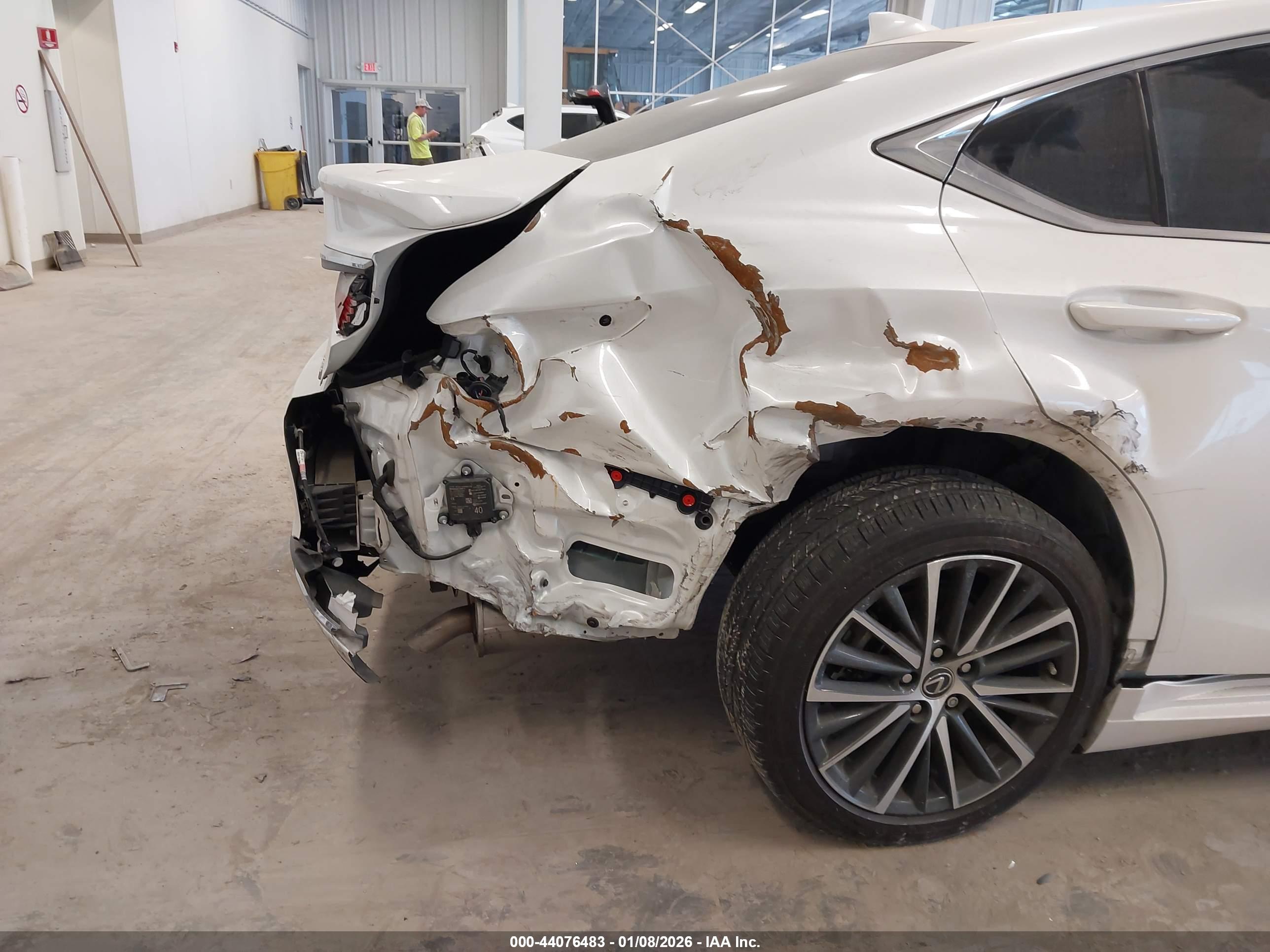 LEXUS ES image 6