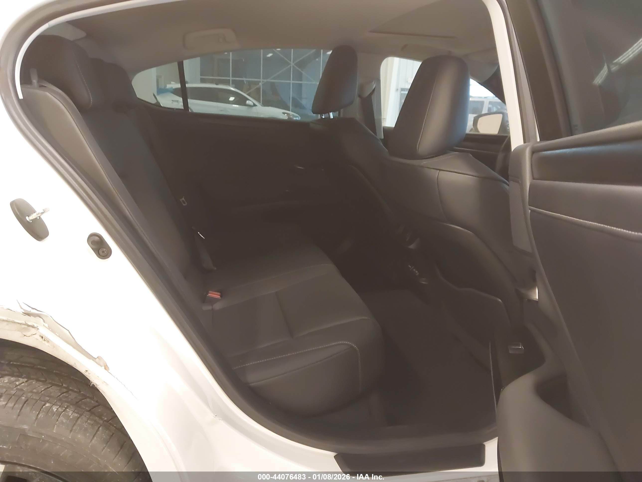 LEXUS ES image 8