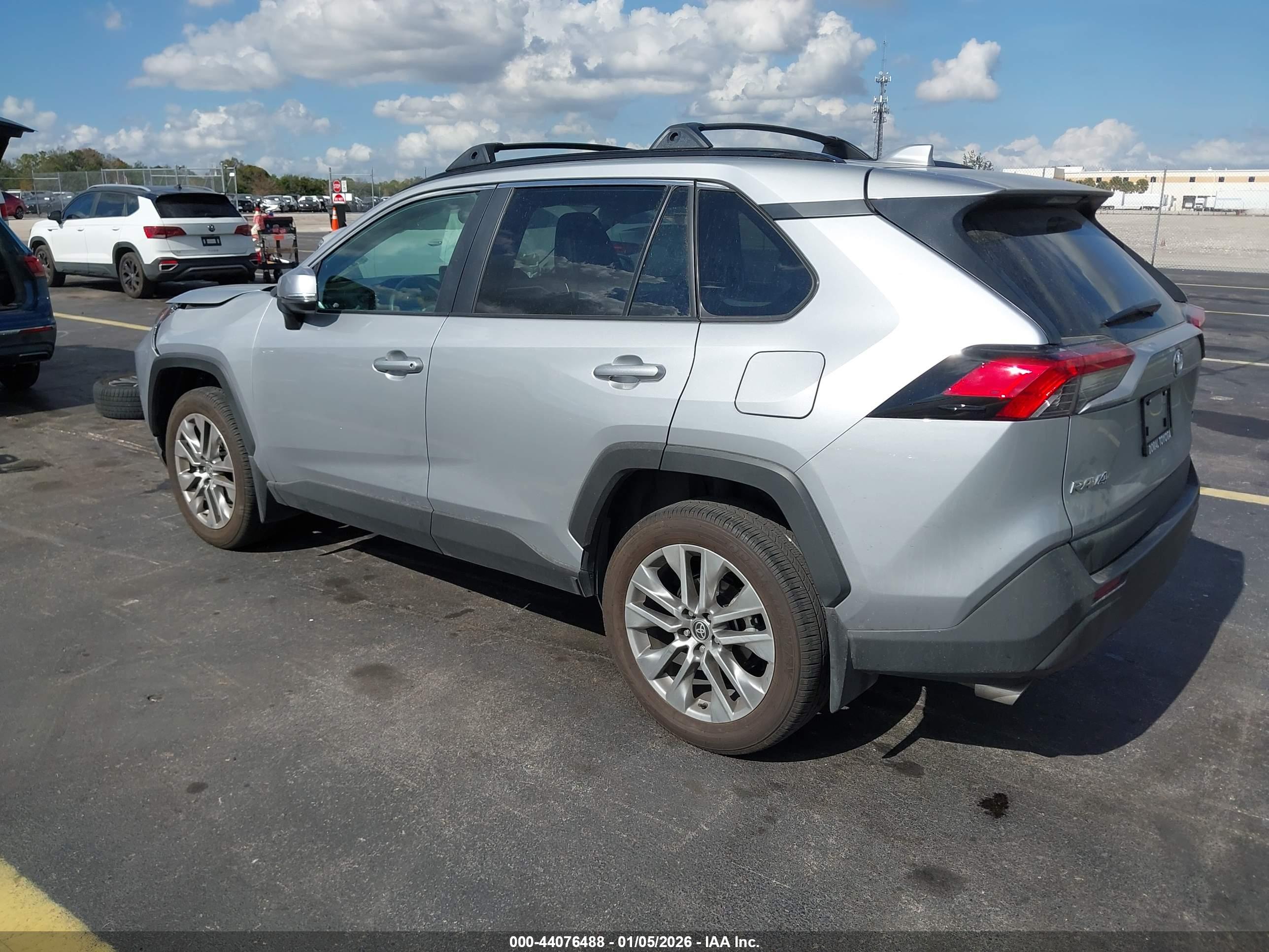 TOYOTA RAV4 image 3