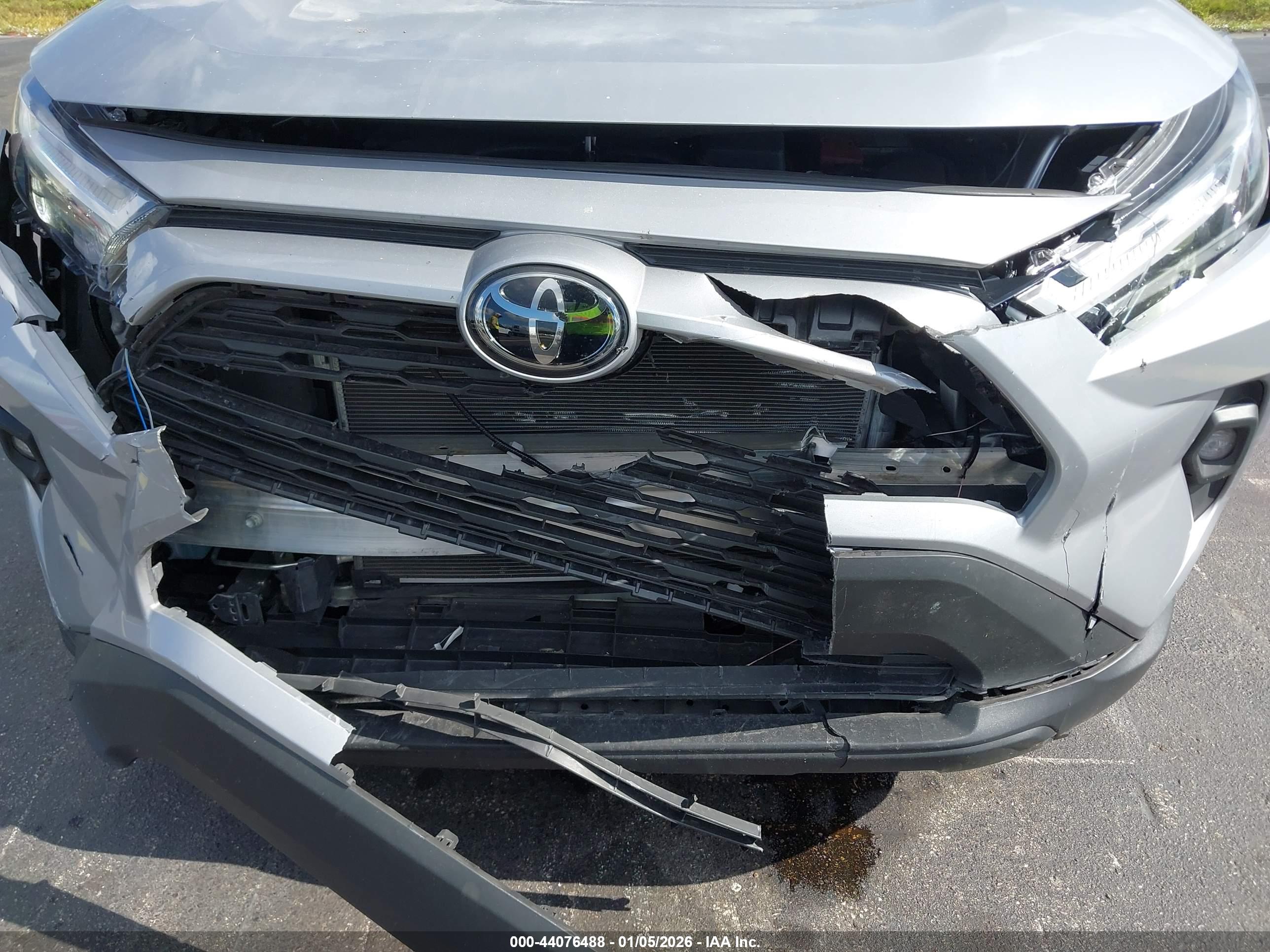 TOYOTA RAV4 image 6