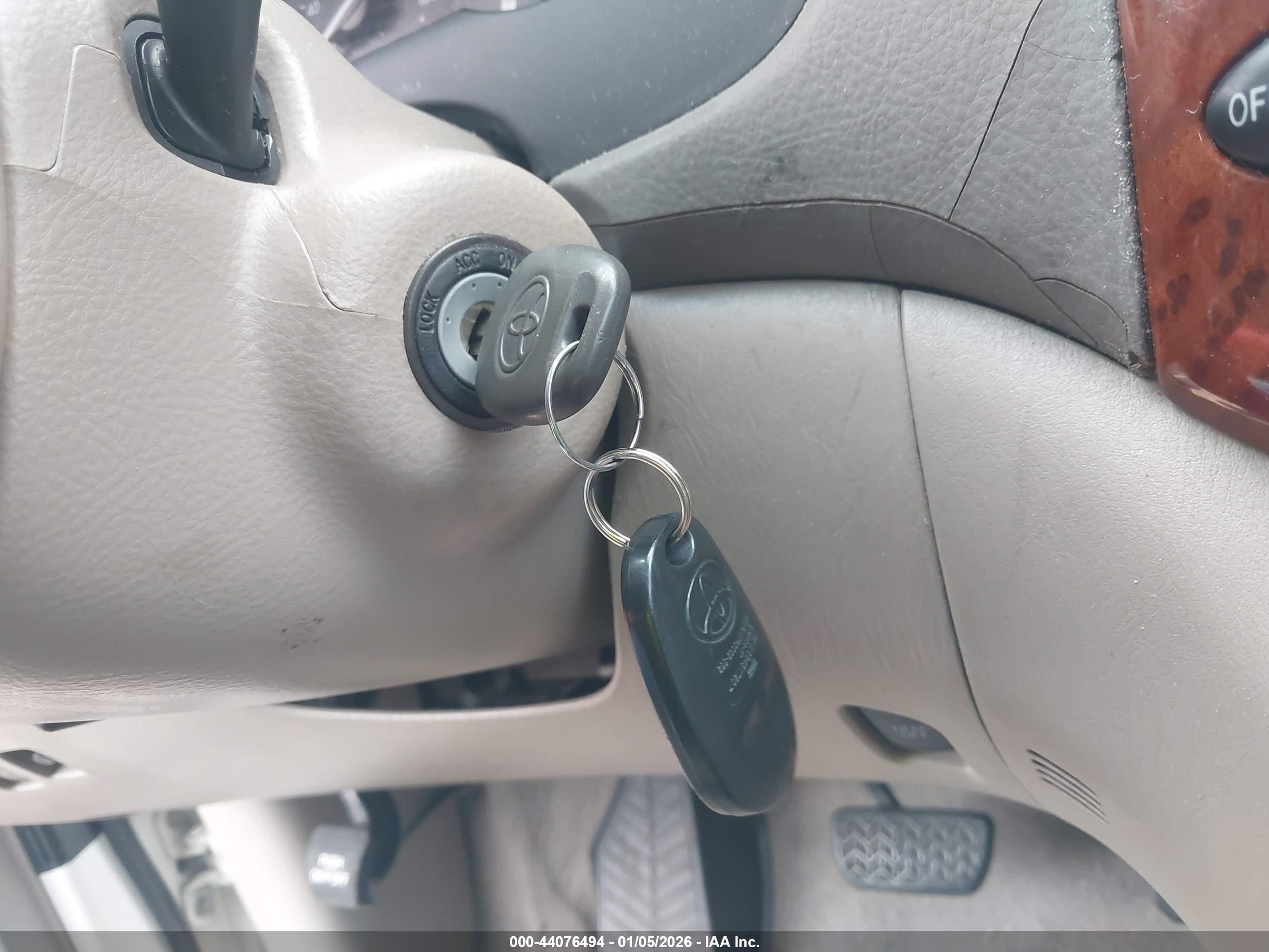 TOYOTA SIENNA image 11