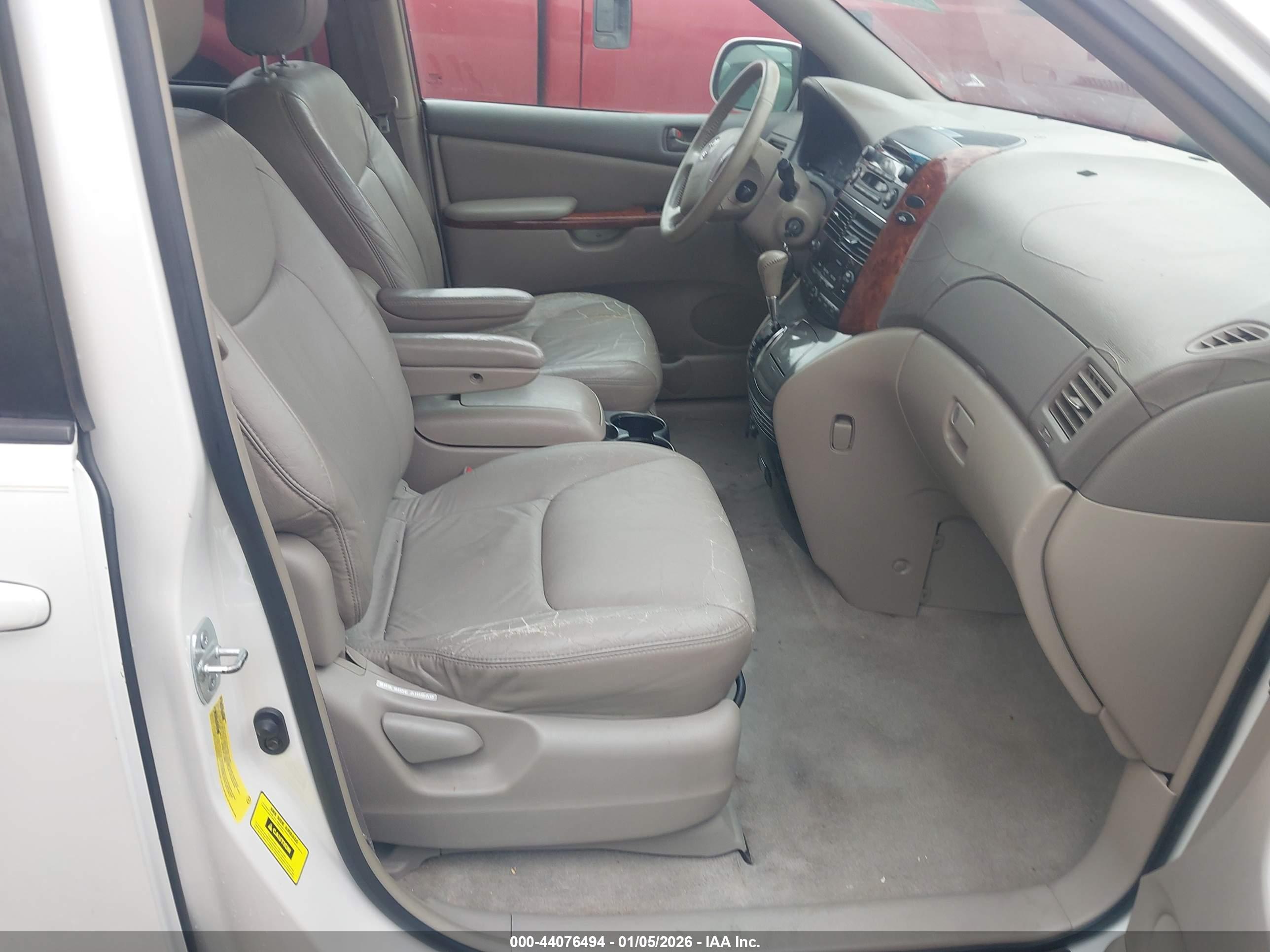 TOYOTA SIENNA image 5