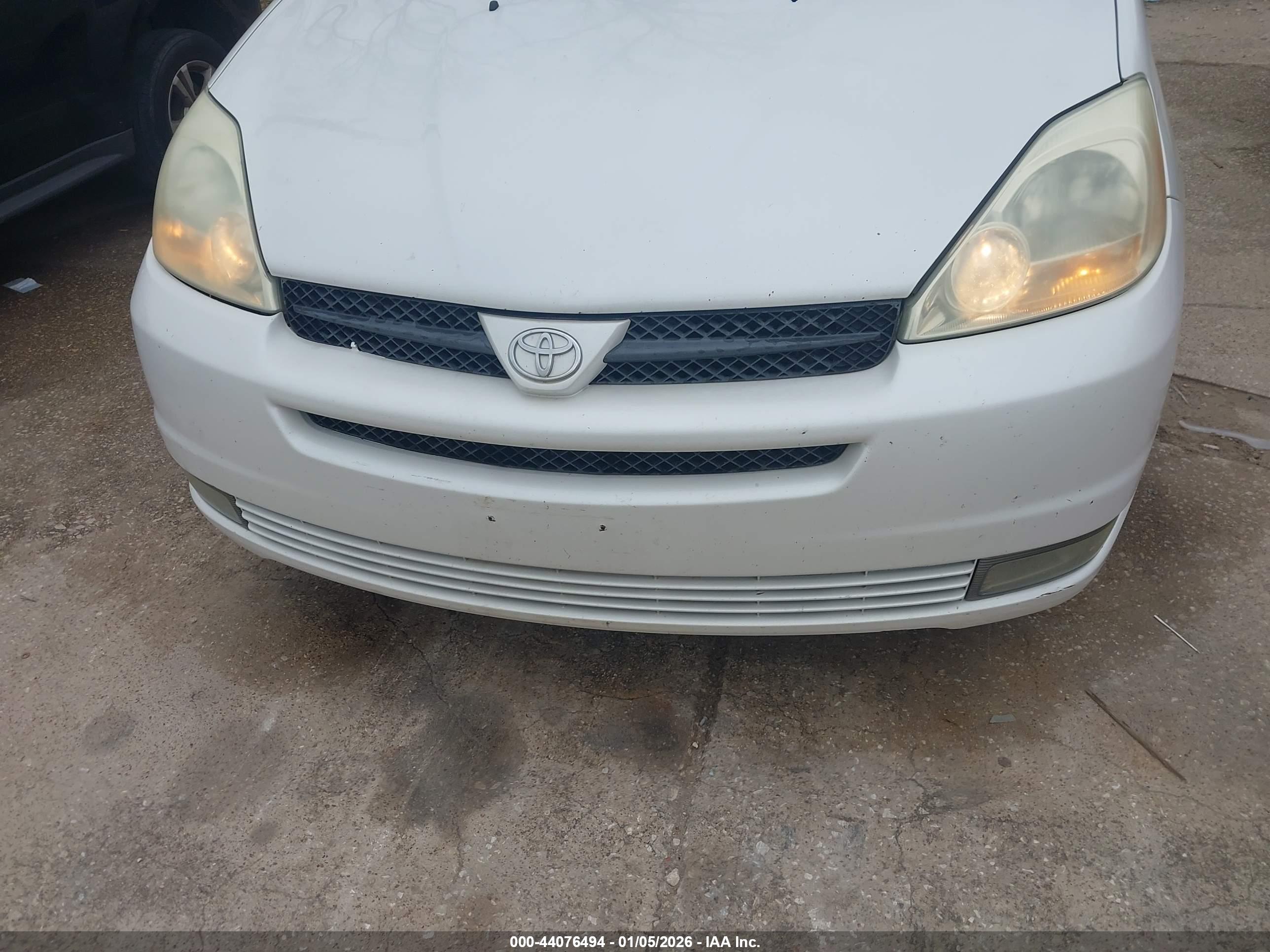 TOYOTA SIENNA image 6
