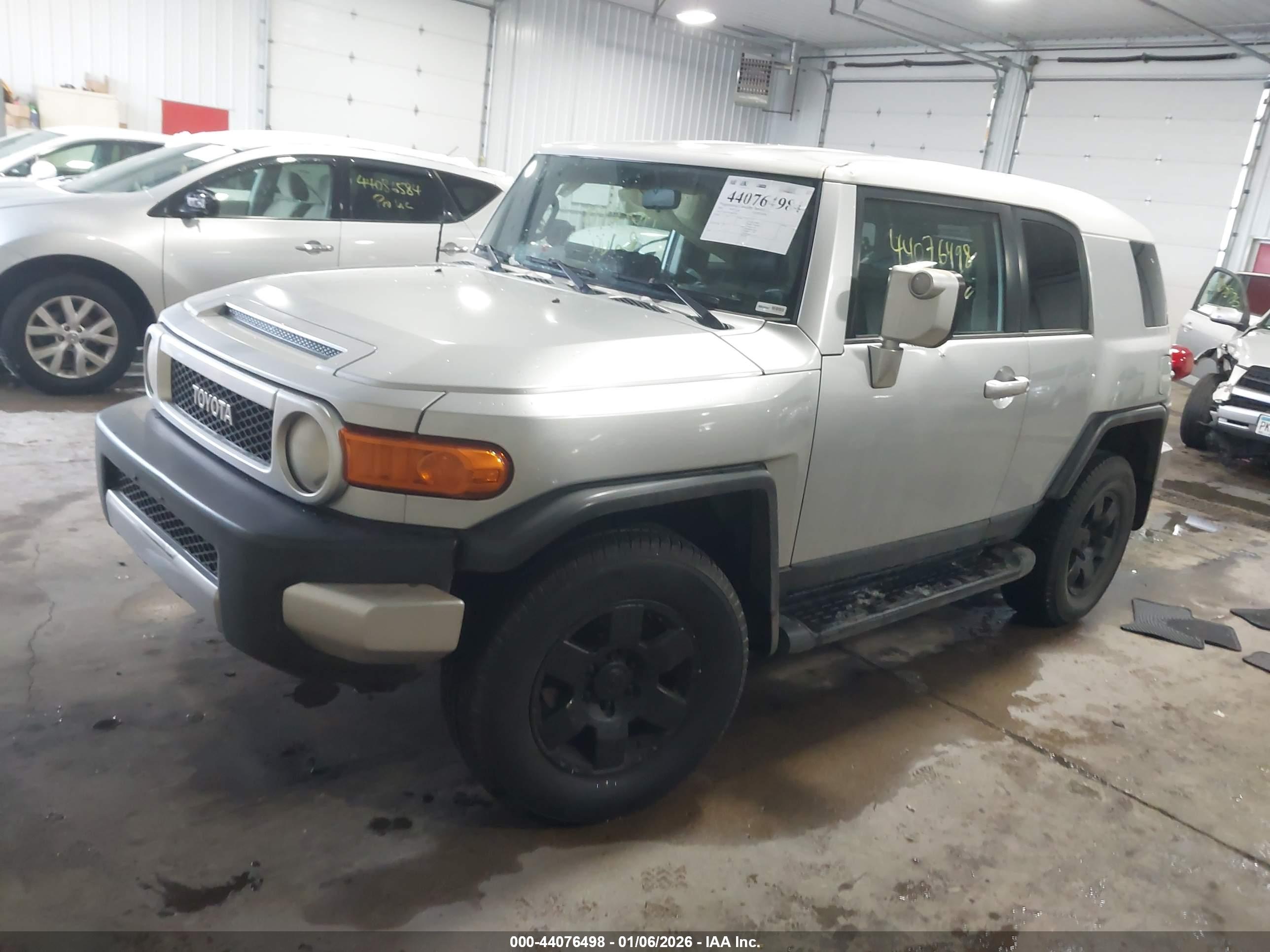 TOYOTA FJ image 2