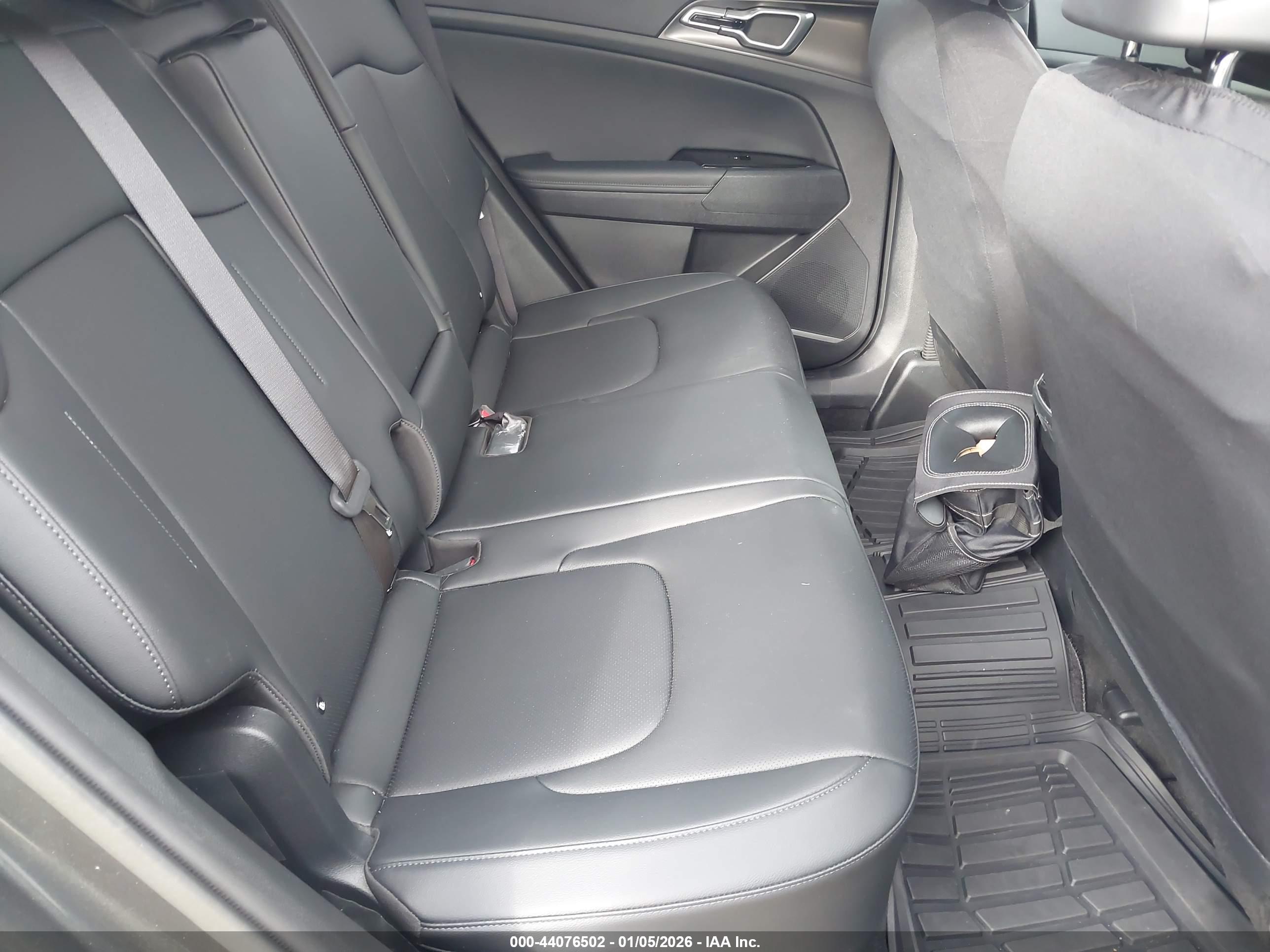 KIA SPORTAGE image 8