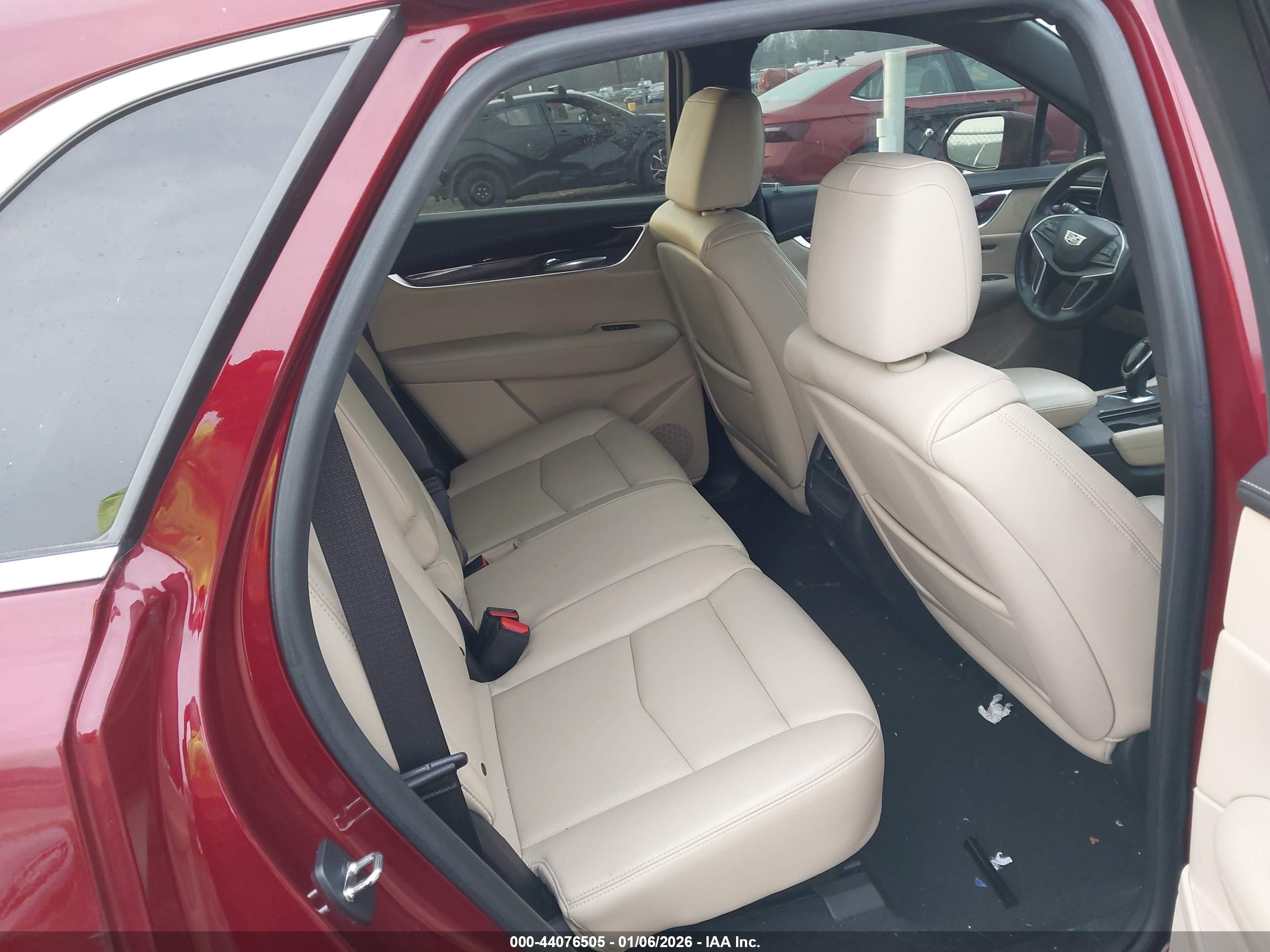 CADILLAC XT5 image 8