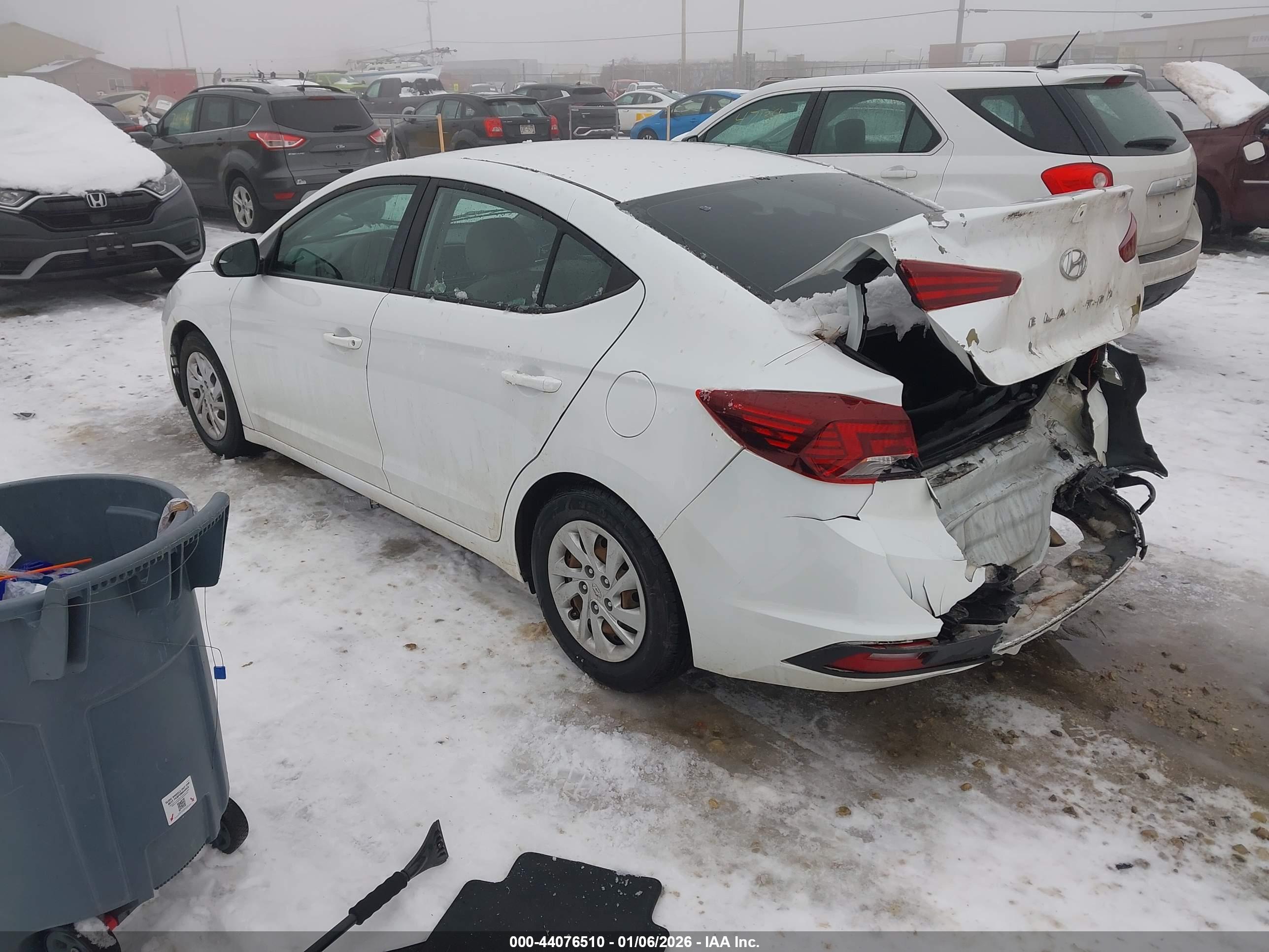 HYUNDAI ELANTRA image 3