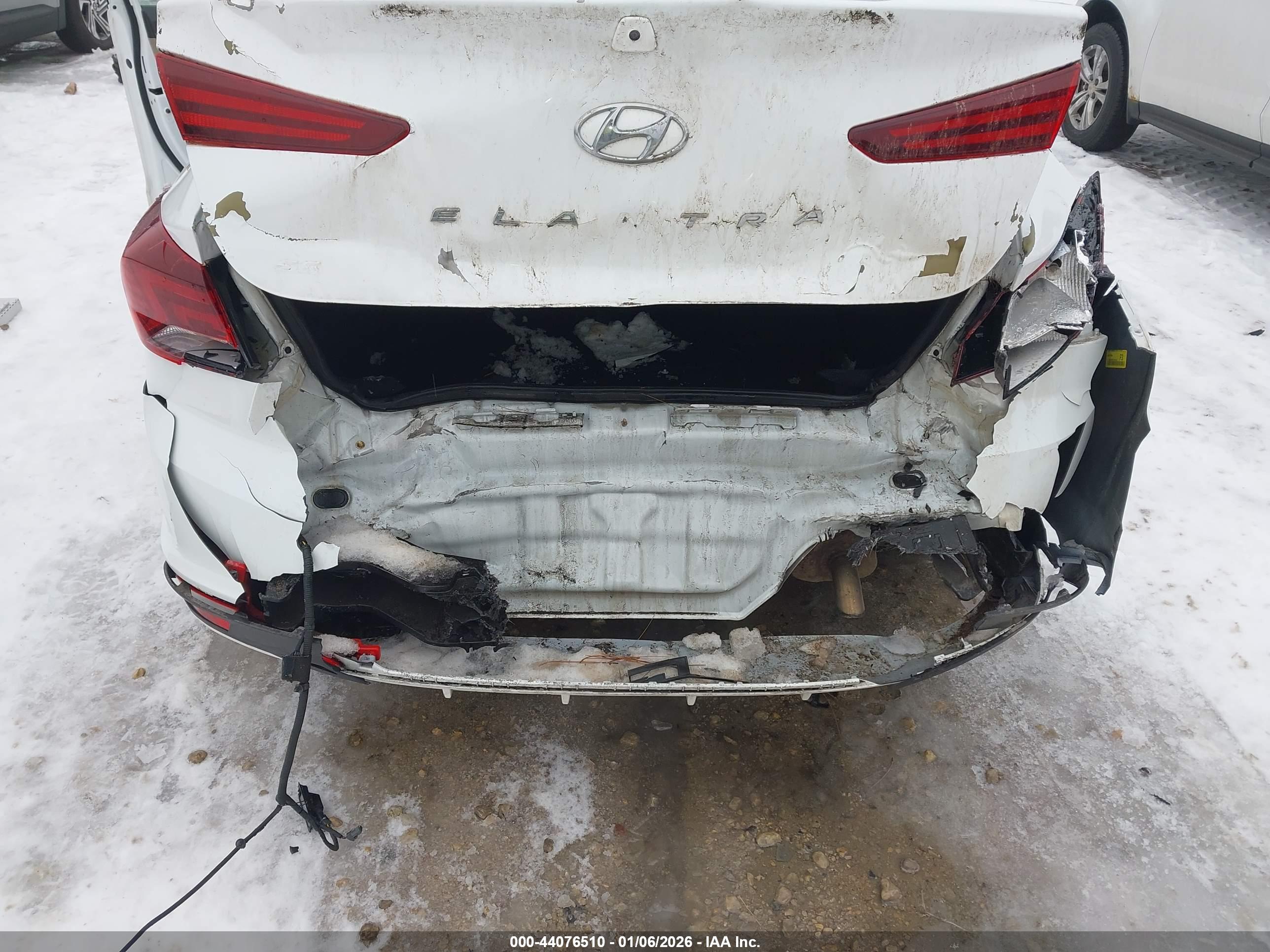 HYUNDAI ELANTRA image 6