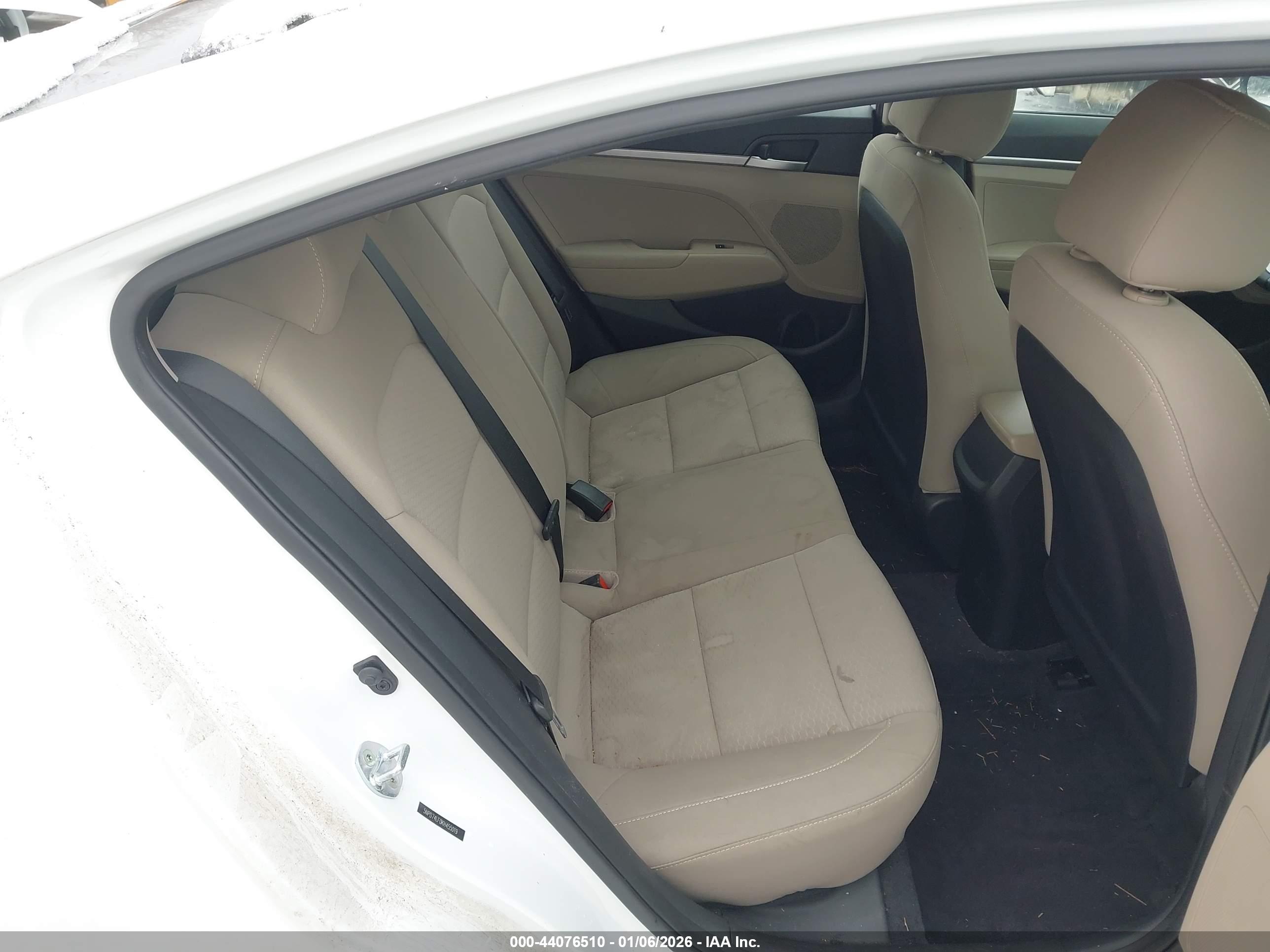 HYUNDAI ELANTRA image 8