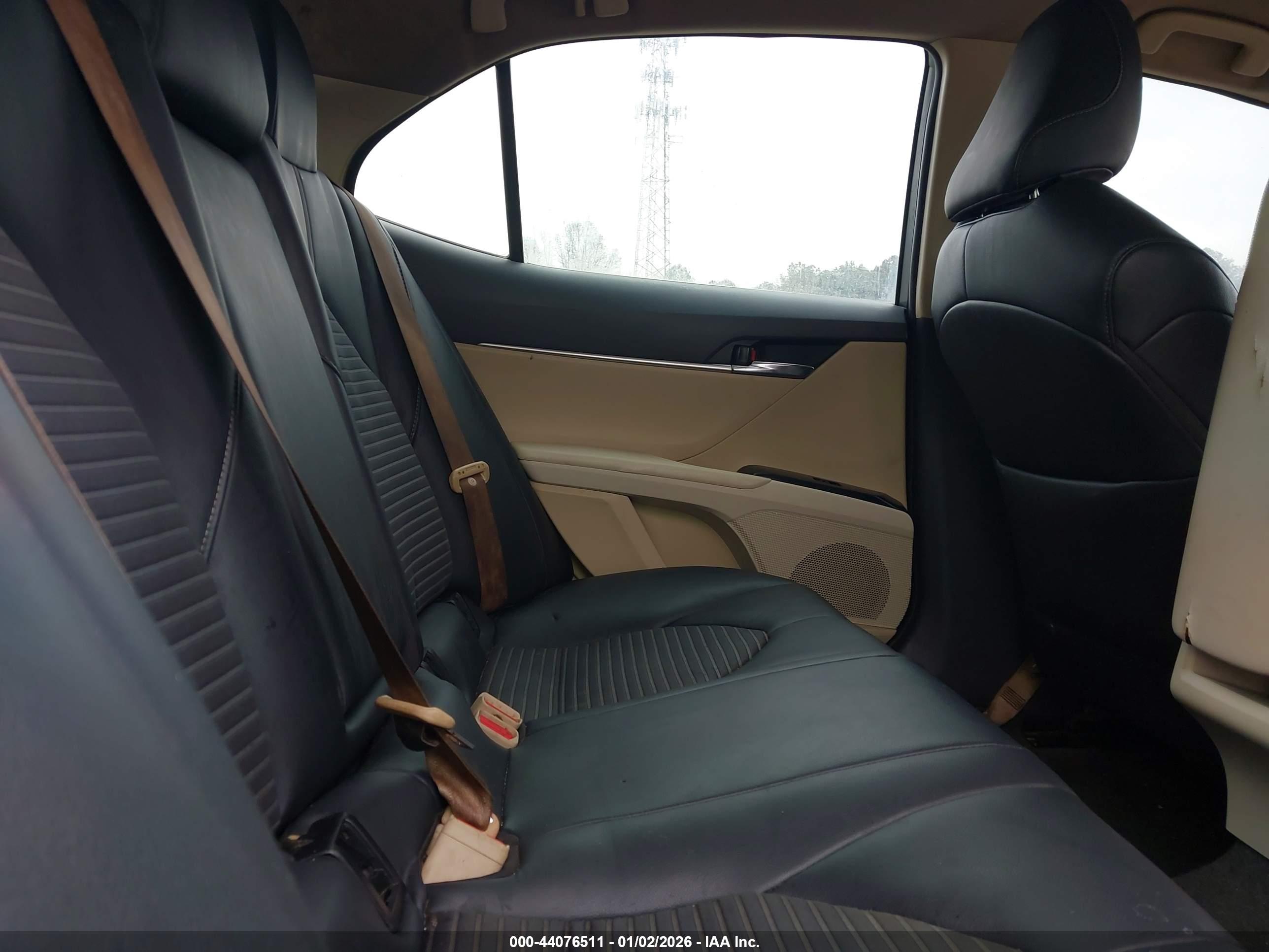 TOYOTA CAMRY image 8