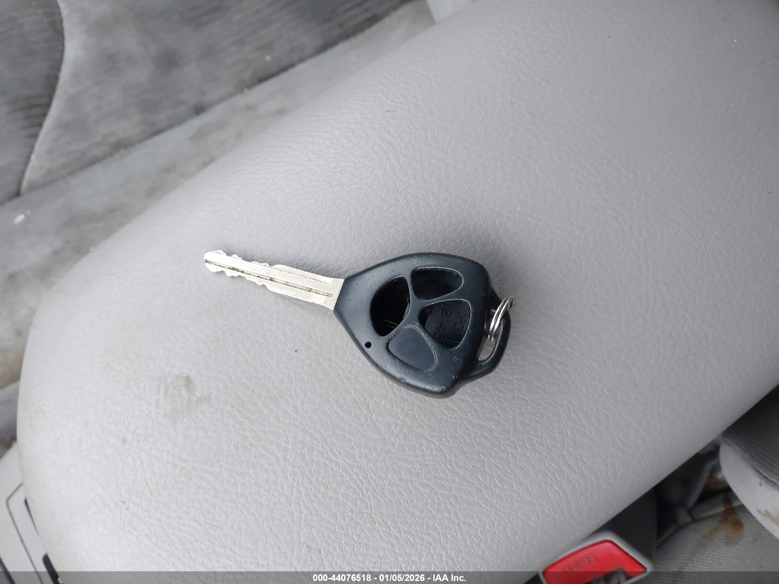 TOYOTA RAV4 image 11