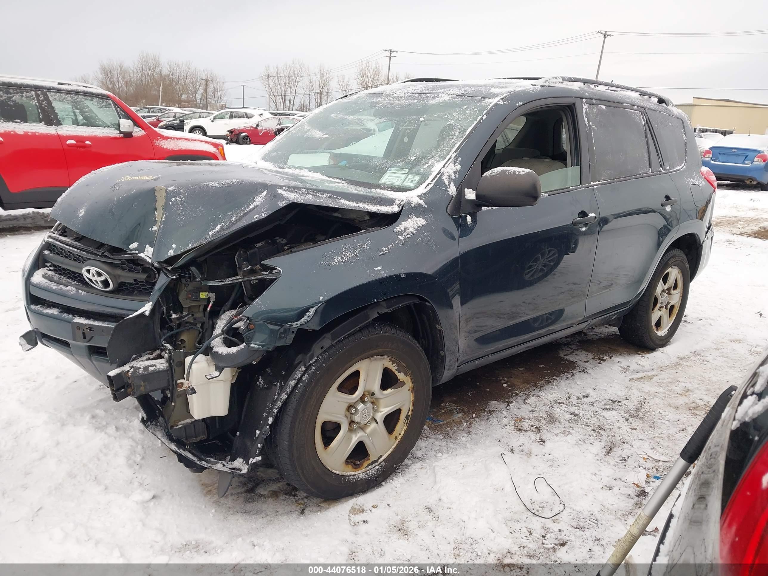 TOYOTA RAV4 image 2