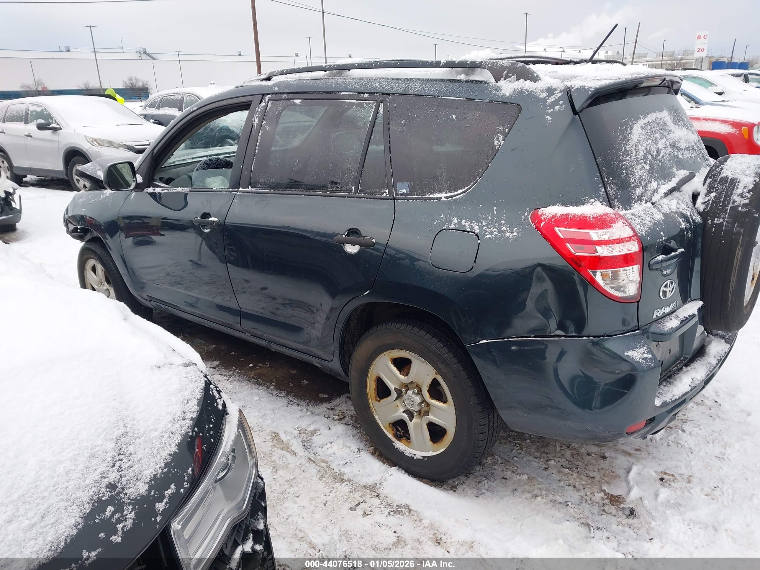 TOYOTA RAV4 image 3