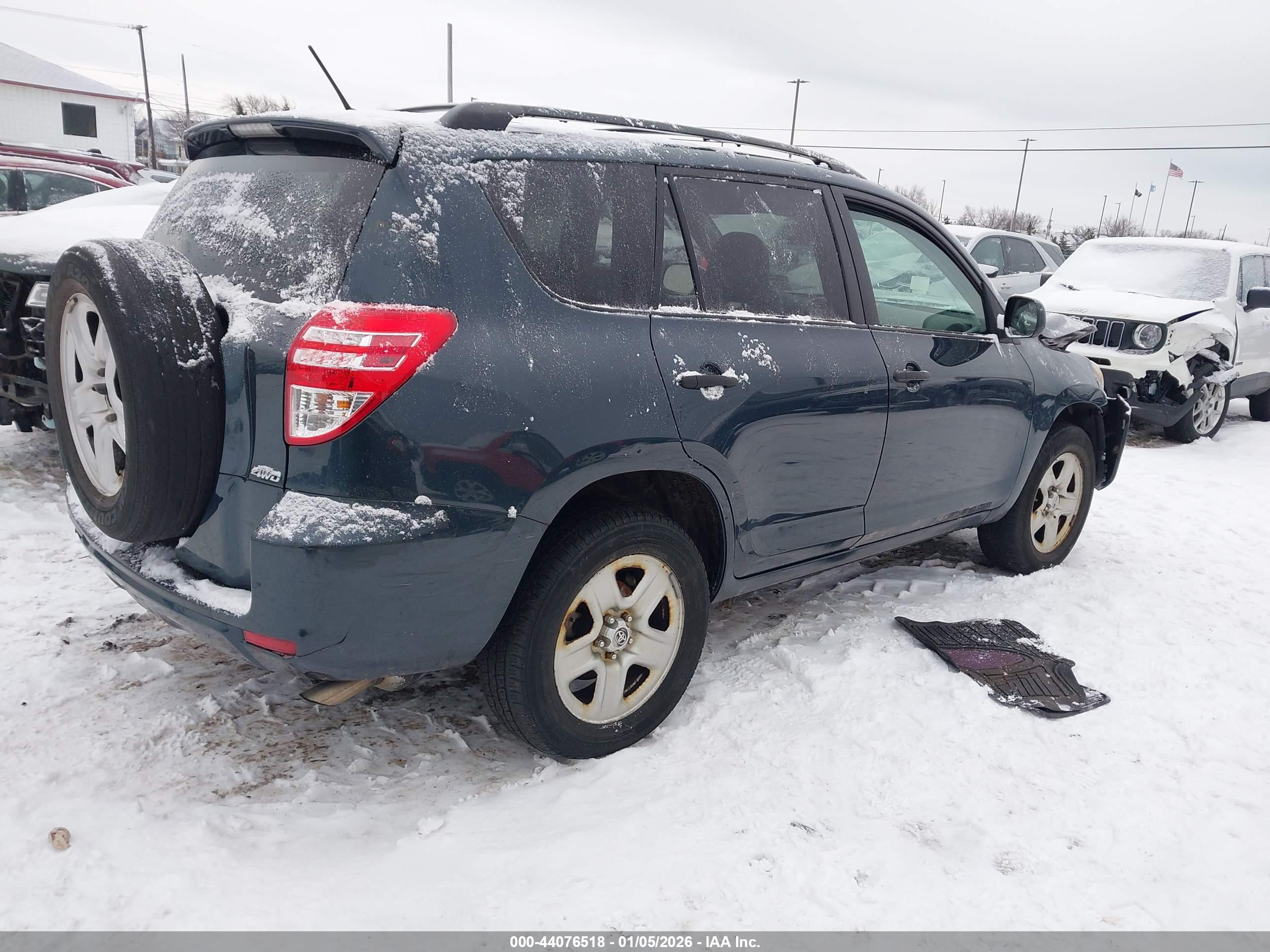 TOYOTA RAV4 image 4
