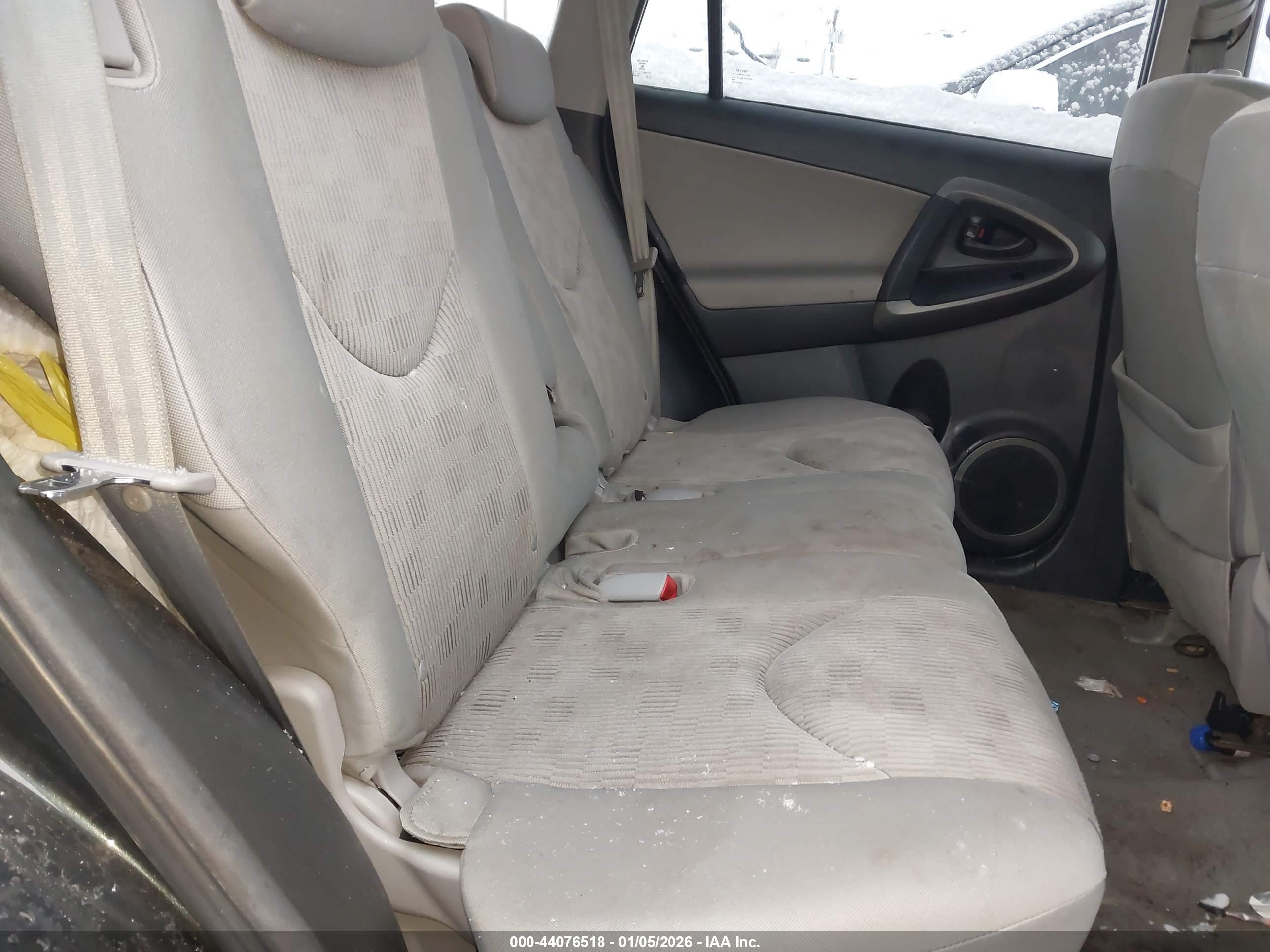 TOYOTA RAV4 image 8