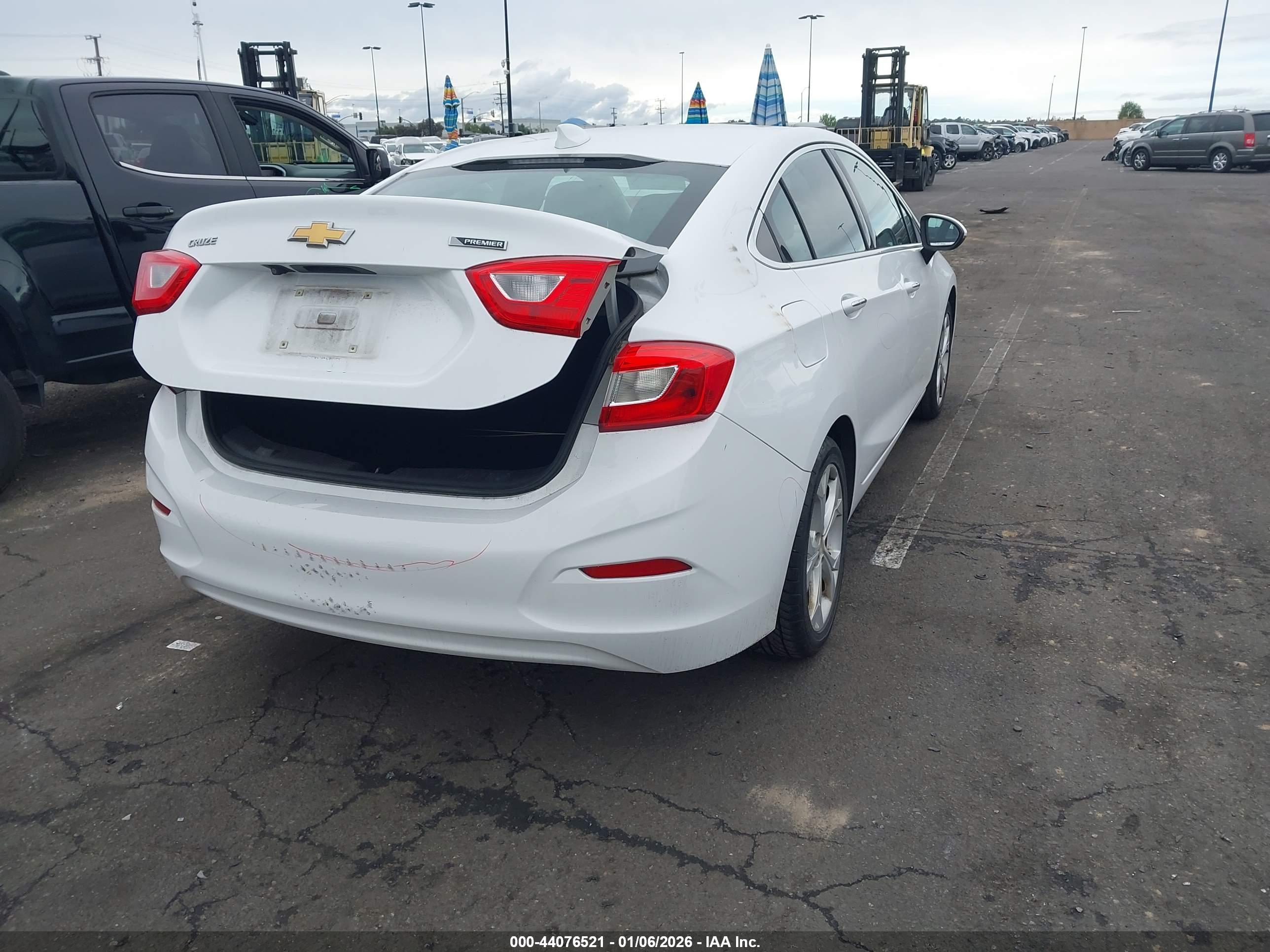 CHEVROLET CRUZE image 4