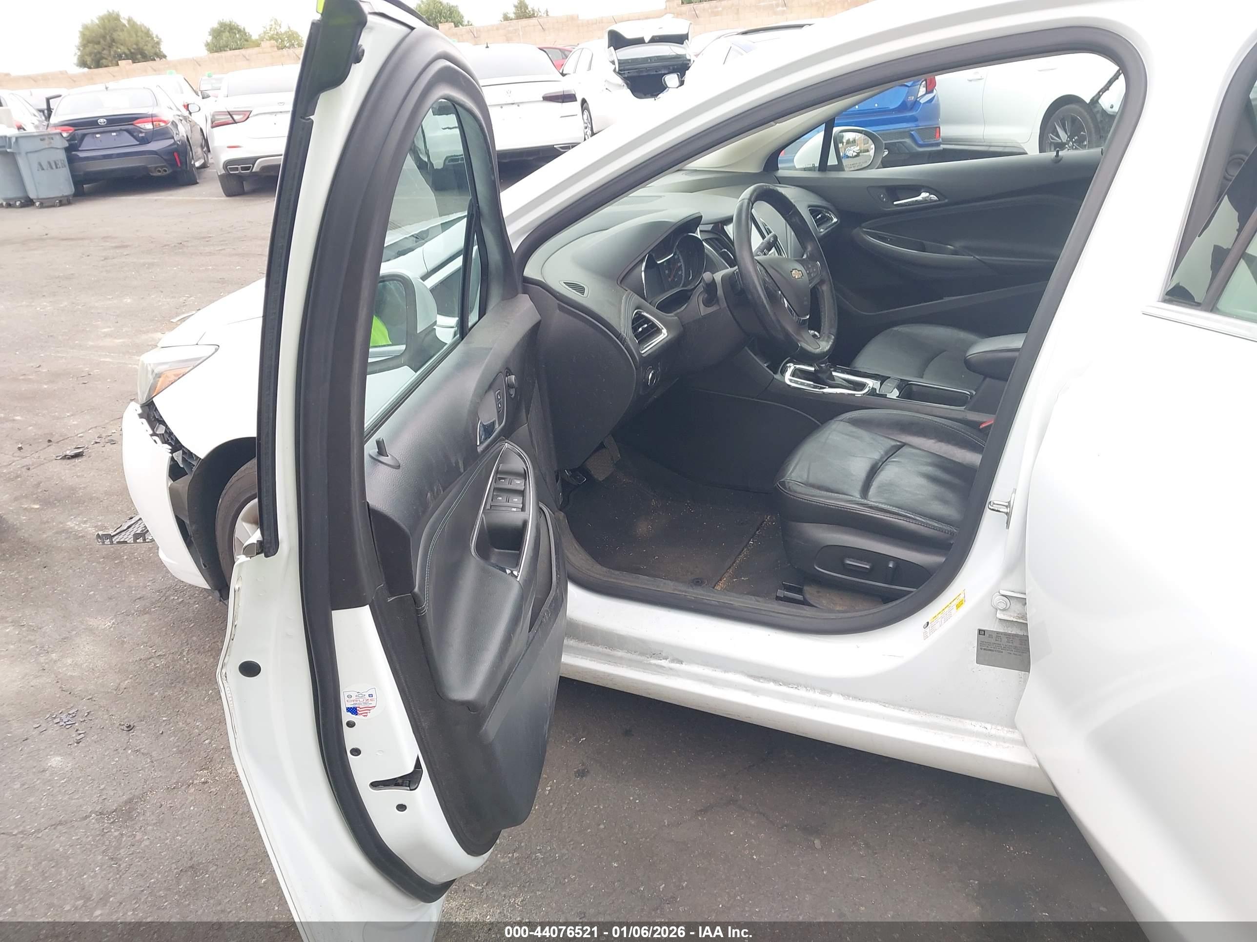 CHEVROLET CRUZE image 5