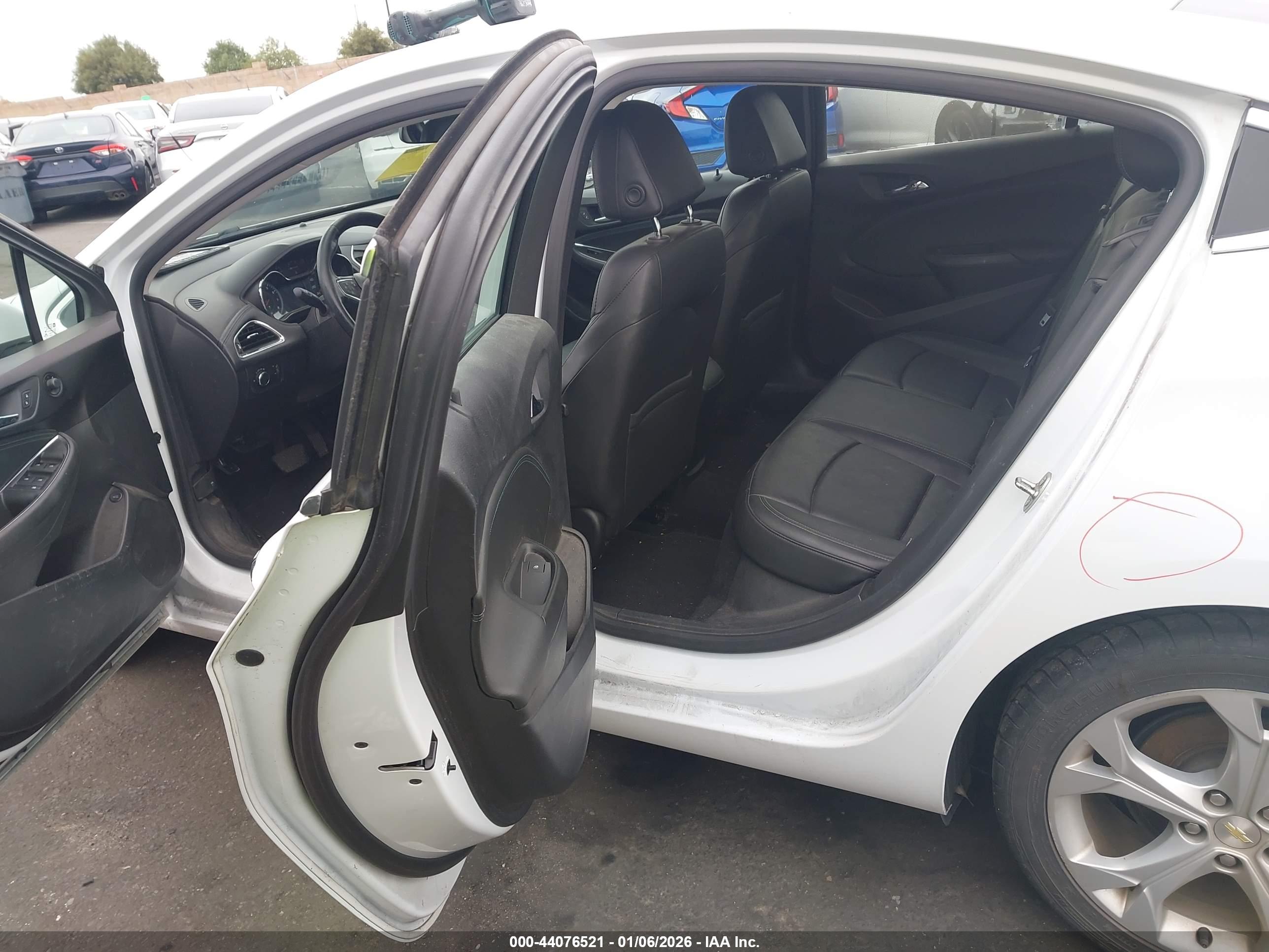 CHEVROLET CRUZE image 8